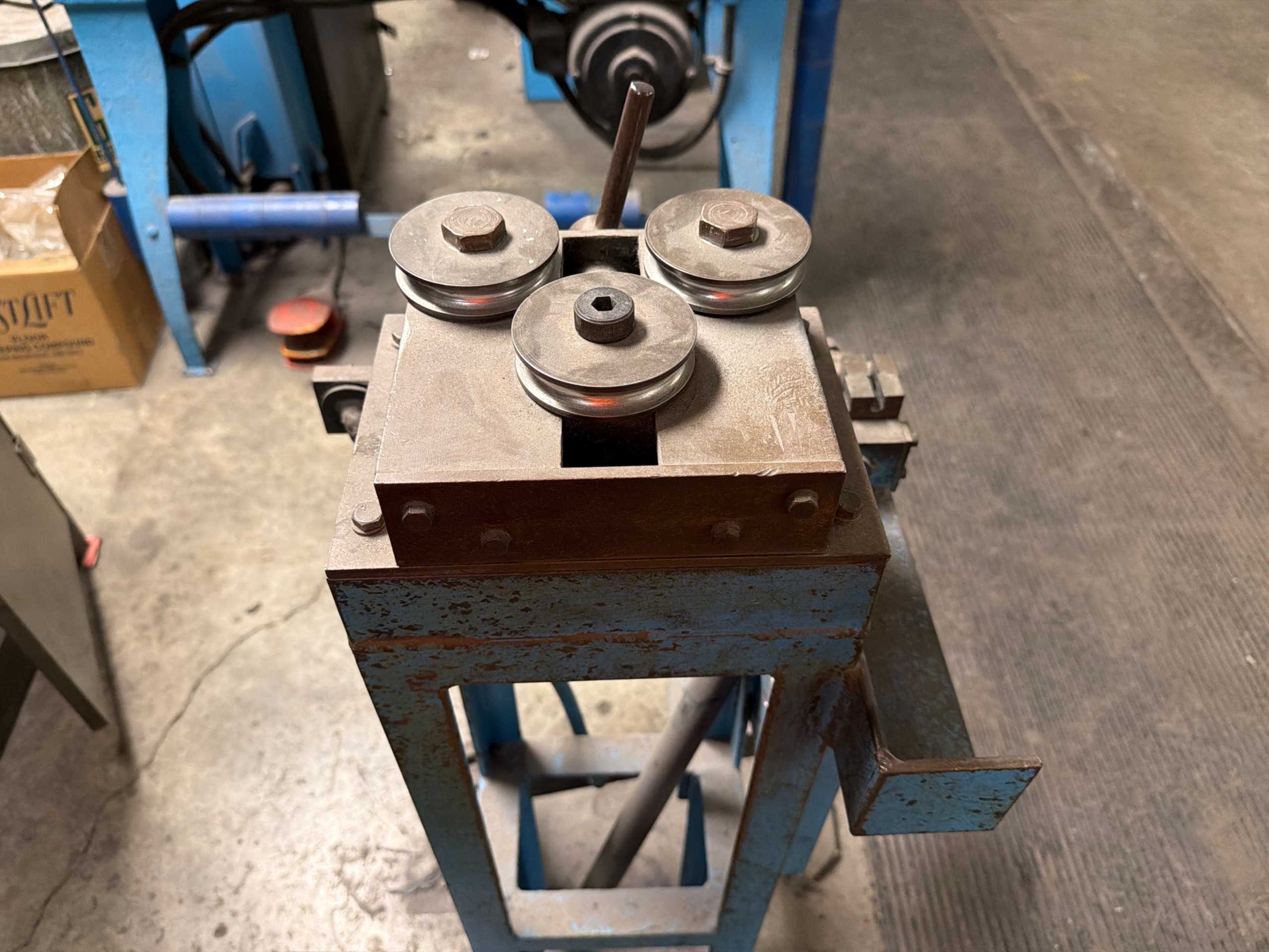 Manual Rod/Wire Straightener - WIRE STRAIGHTENING & CUTTING MACHINES
