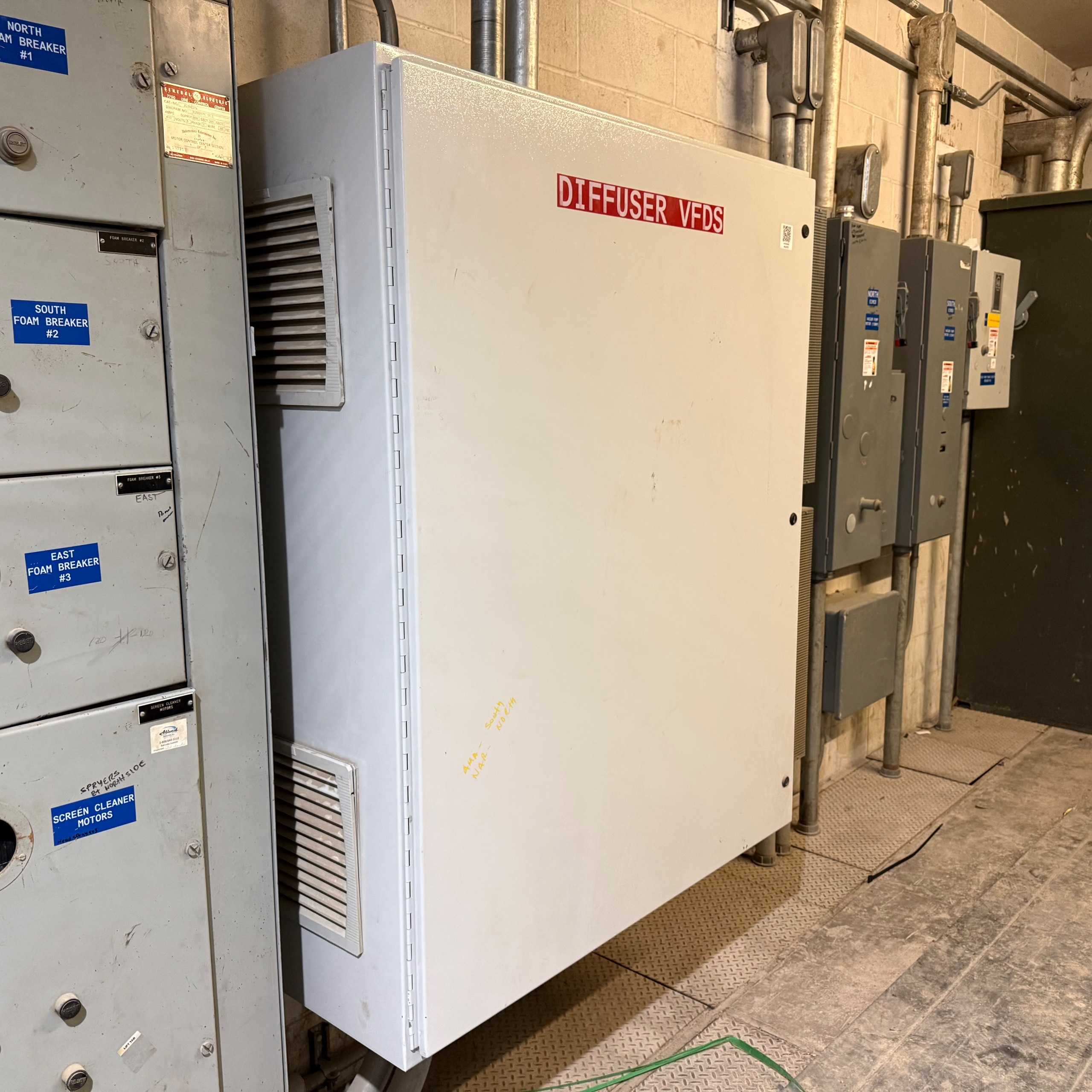 QTY 2: SEW-EURODRIVE MDX60A1100-503-4-00 DIFFUSER VFDS - AC VFD DRIVES