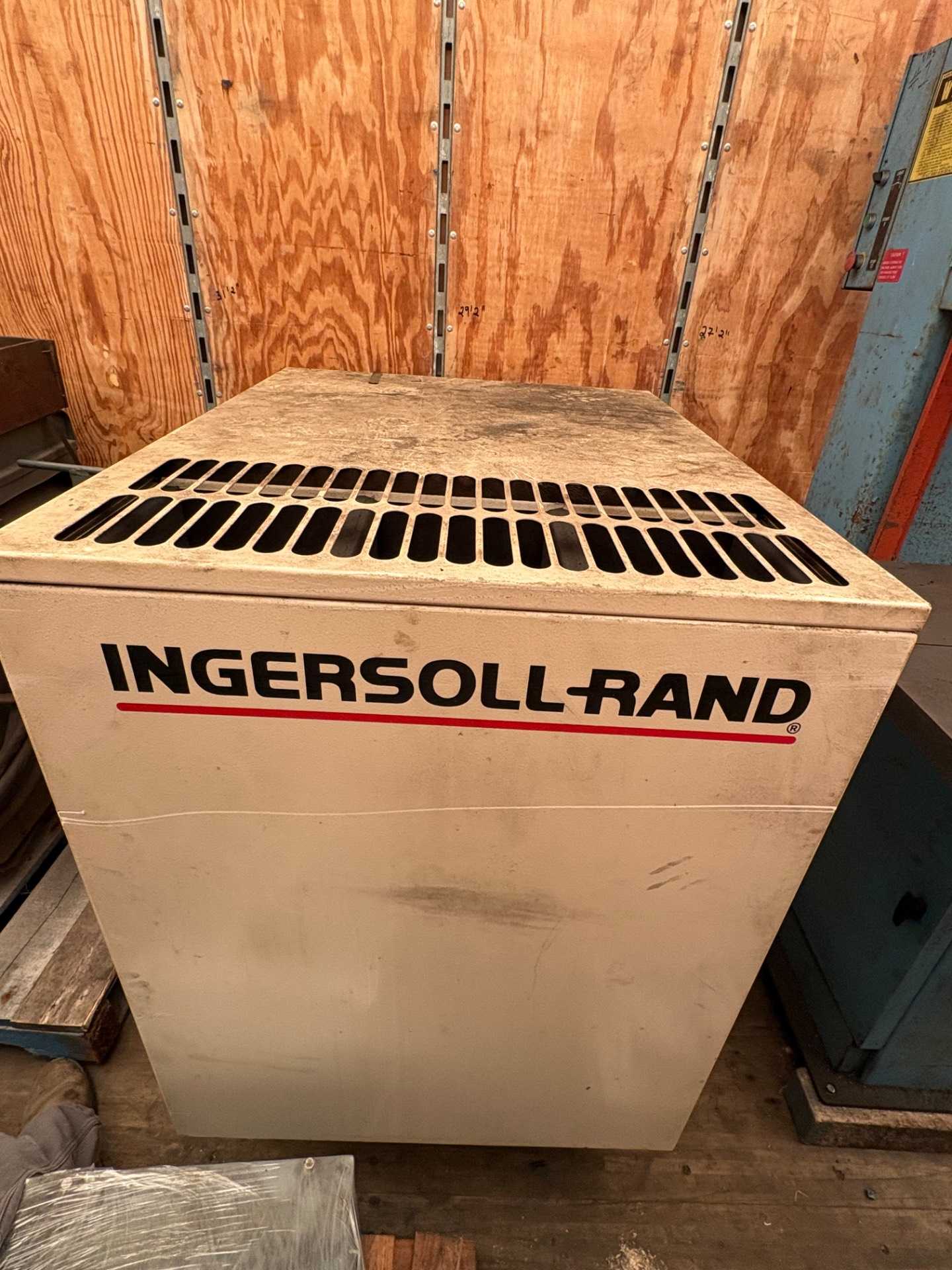 INGERSOLL RAND SSR-EP25SE ROTARY SCREW AIR COMPRESSOR, 25HP, 95CFM, 125PSIG, 460/575V, 3PH - STATIONARY AIR COMPRESSOR
