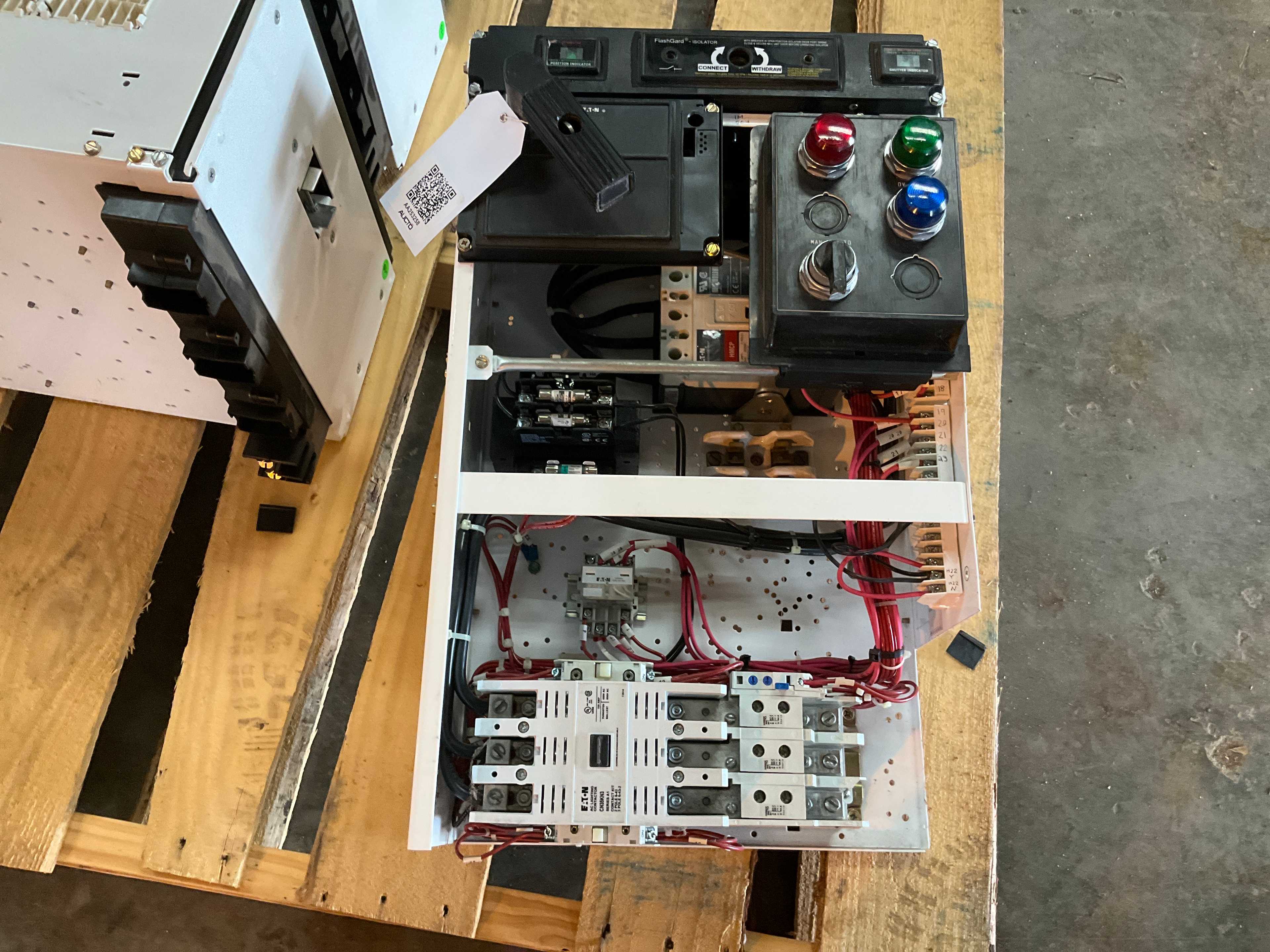 BULK QTY OF CIRCUIT BREAKERS - CIRCUIT BREAKERS