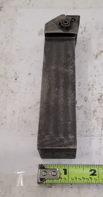 KENNAMETAL DCLNL-205D TOOLHOLDER, 1.25 IN SHANK, 6 IN LENGTH, CN..543 GAGE INSERT - MACHINE TOOLING