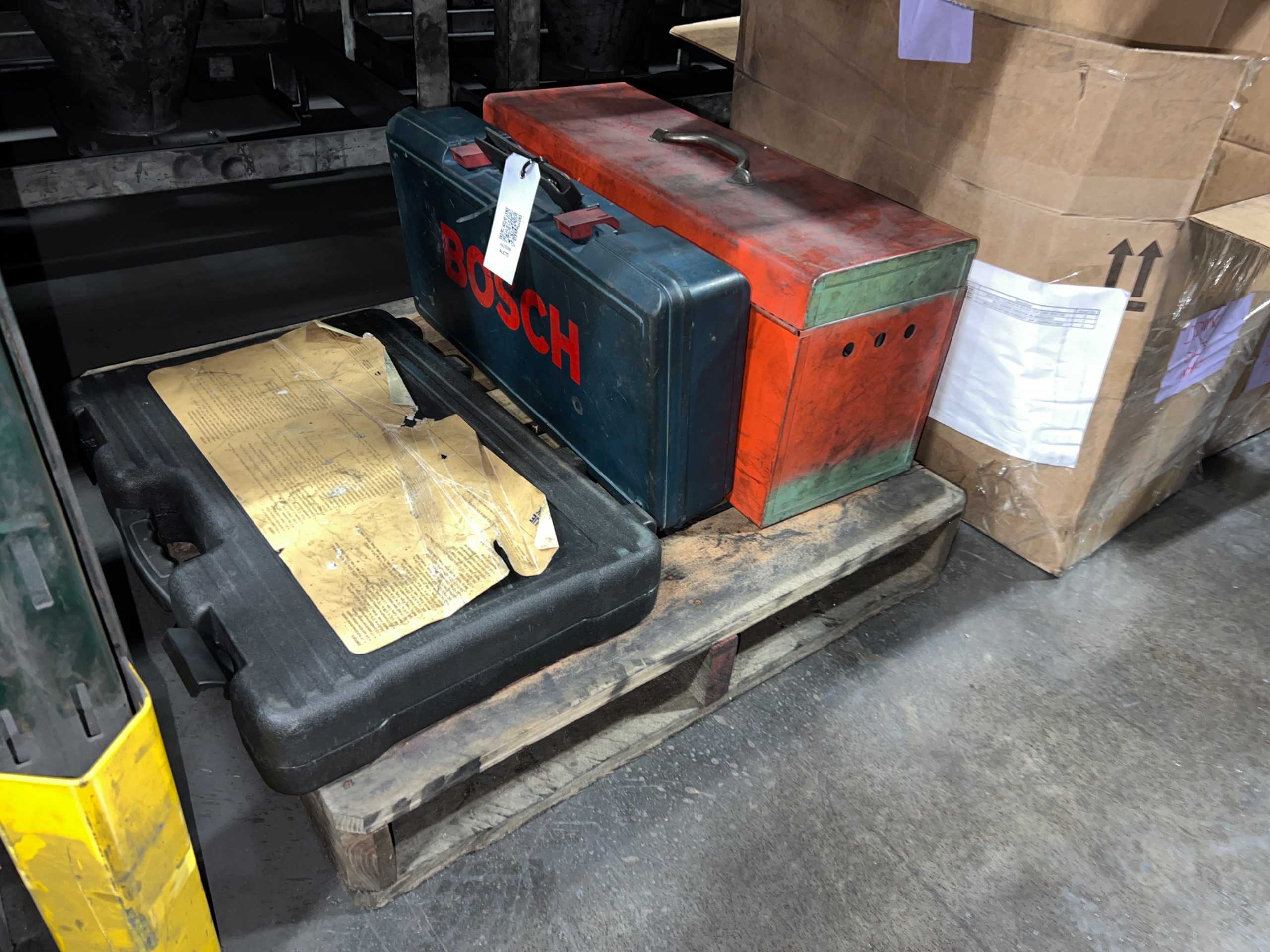 BULK QTY OF HAND TOOLS - HAND TOOLS