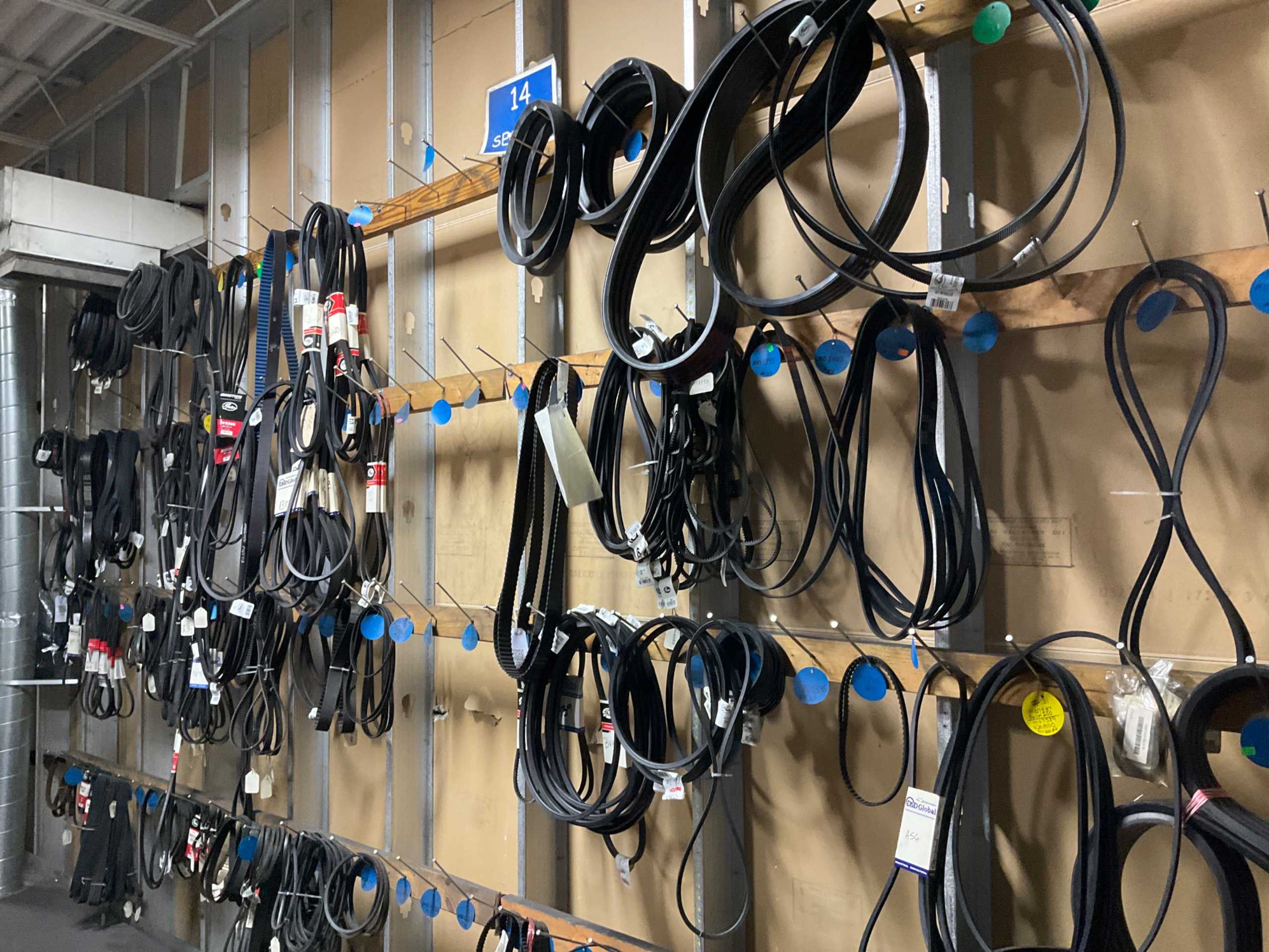 BULK QTY OF BELTS - BELTS