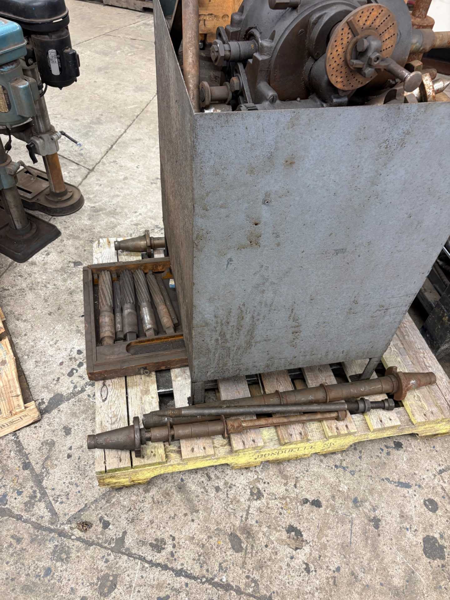 BULK QTY OF MACHINE TOOLING - MACHINE TOOLING