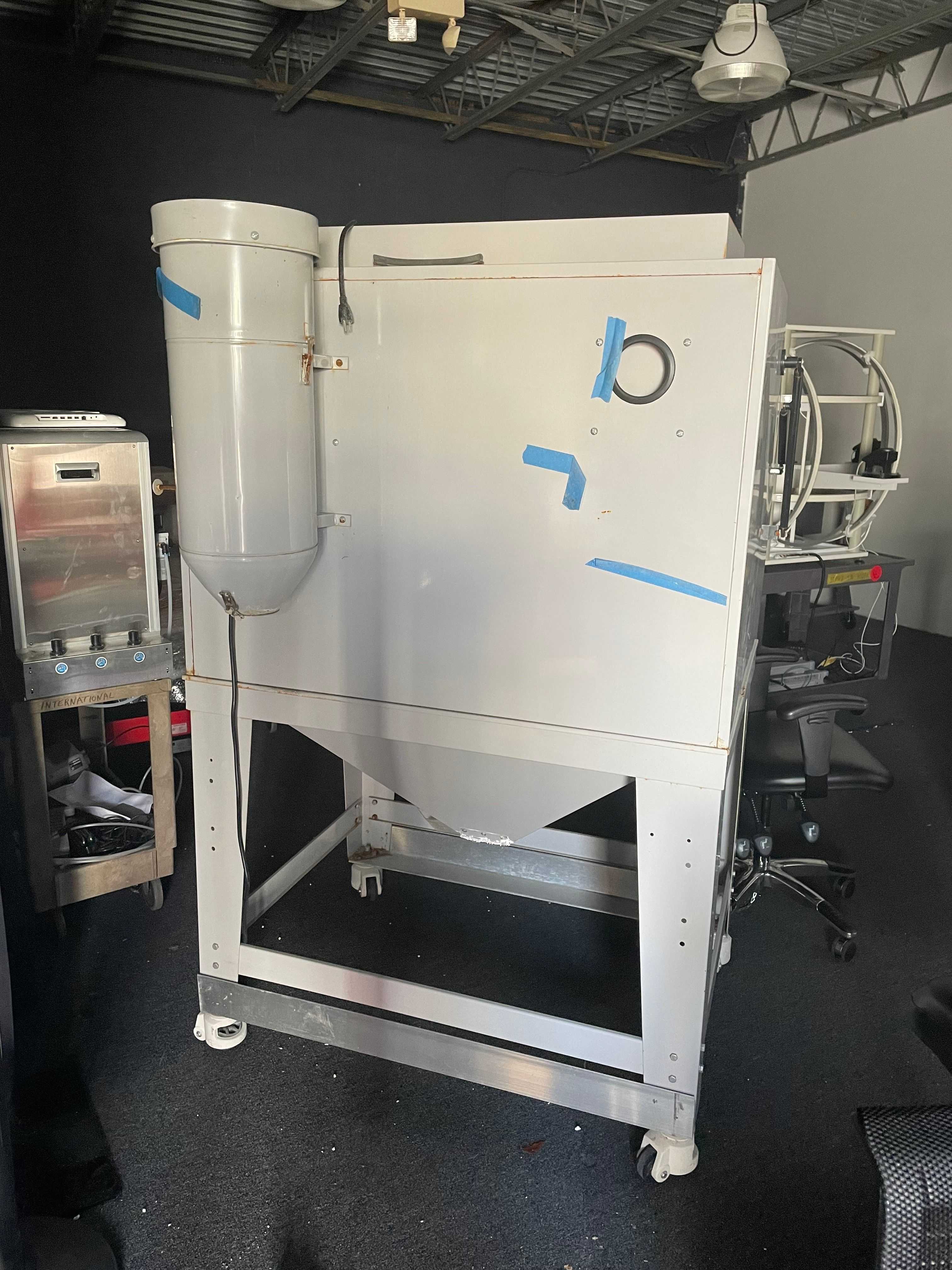 SAND BLASTING MACHINE - SAND BLASTING MACHINE