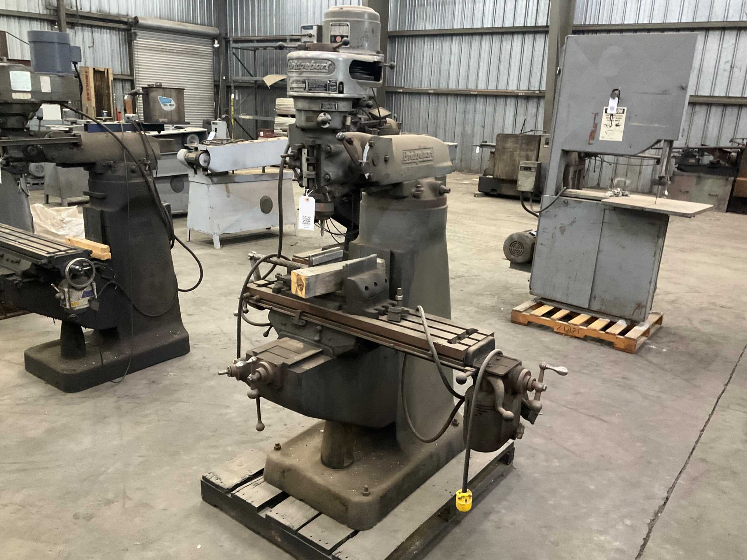 BRIDGEPORT VERTICAL MILLING MACHINE - VERTICAL MILLING MACHINE