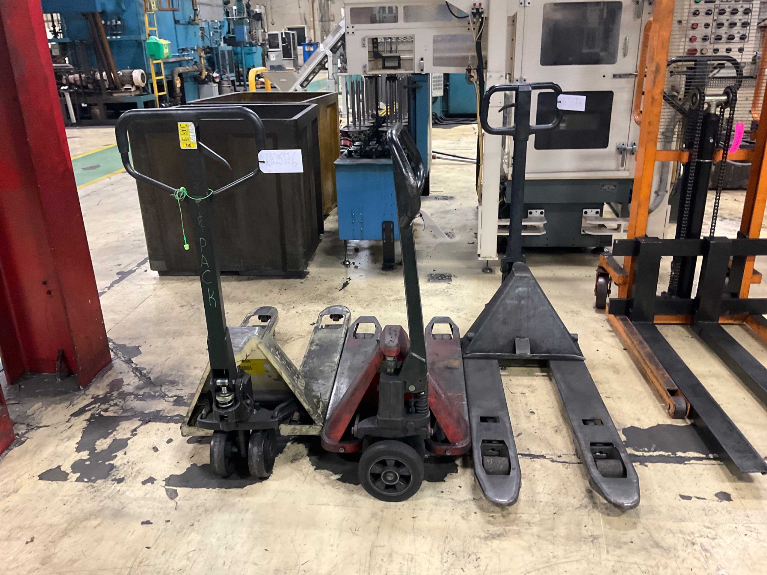QTY 3: MANUAL PALLET JACKS - MANUAL PALLET JACKS