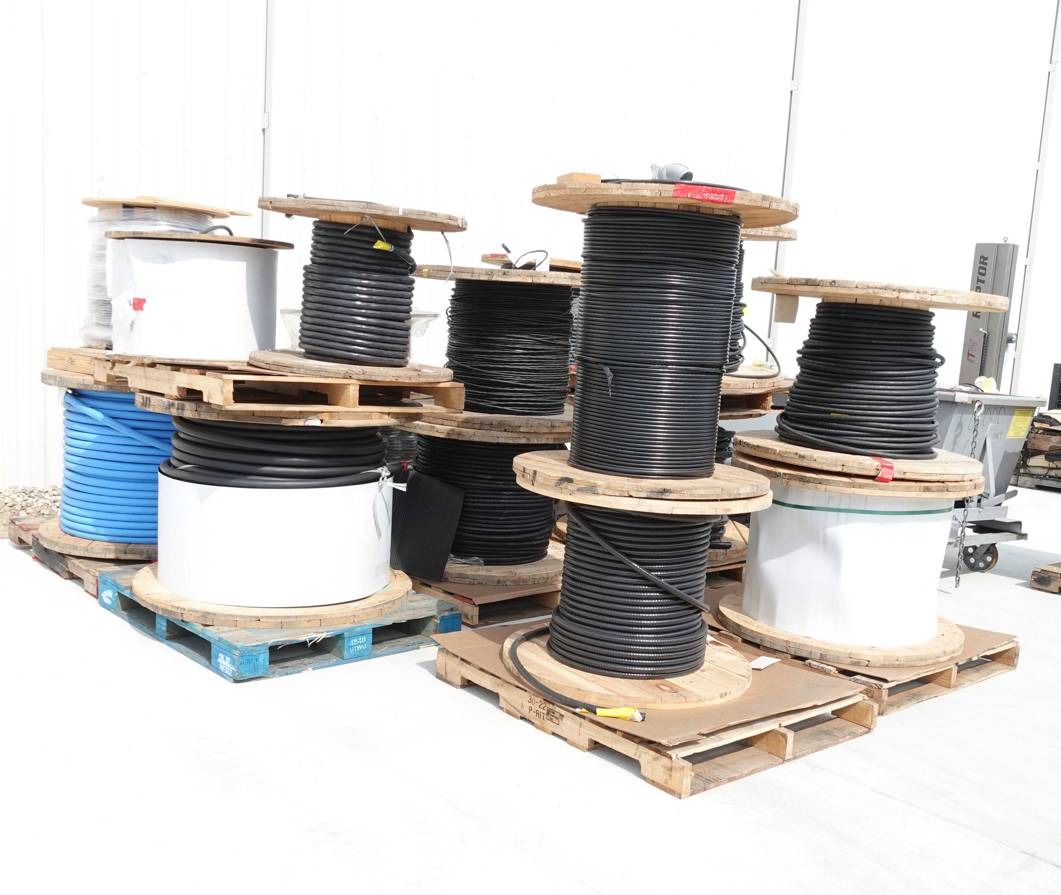 SKU 1079594 - BULK QTY OF ASSORTED INSULATED WIRE - ELECTRICAL WIRE