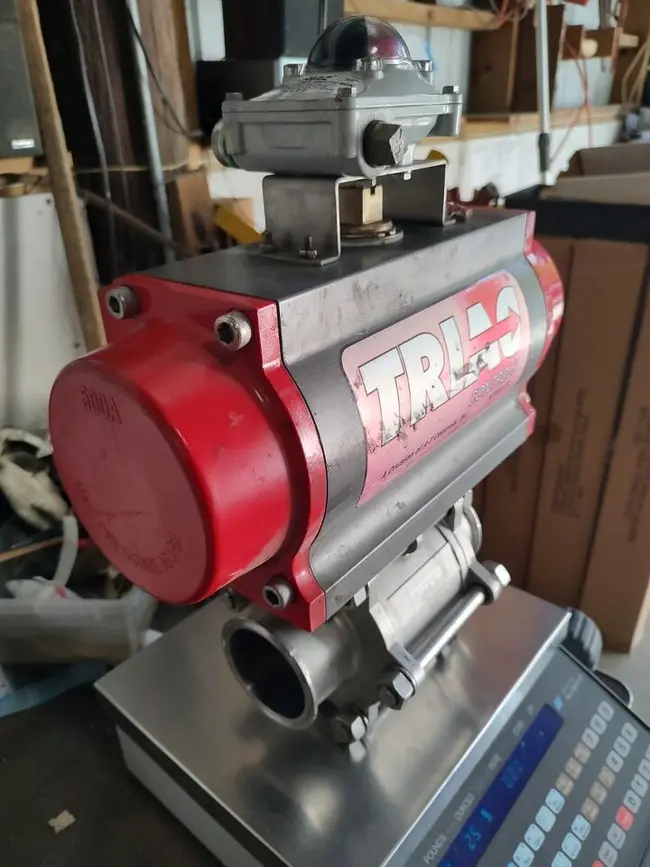 TRIAC 2R500SR ACTUATOR WITH APL-210N LIMIT SWITCH BOX - undefined