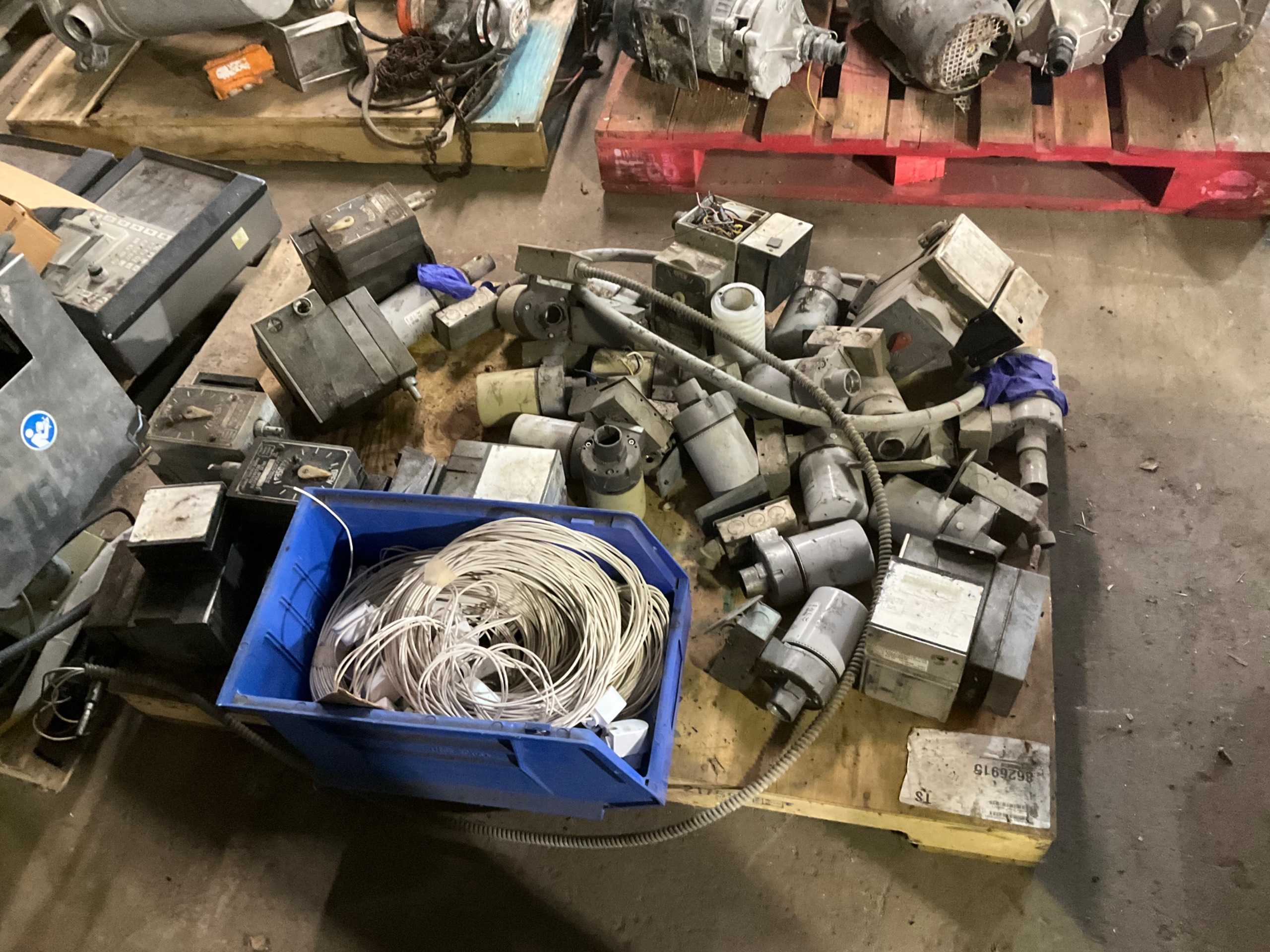 BULK QTY OF INDUSTRIAL PARTS - INDUSTRIAL PARTS
