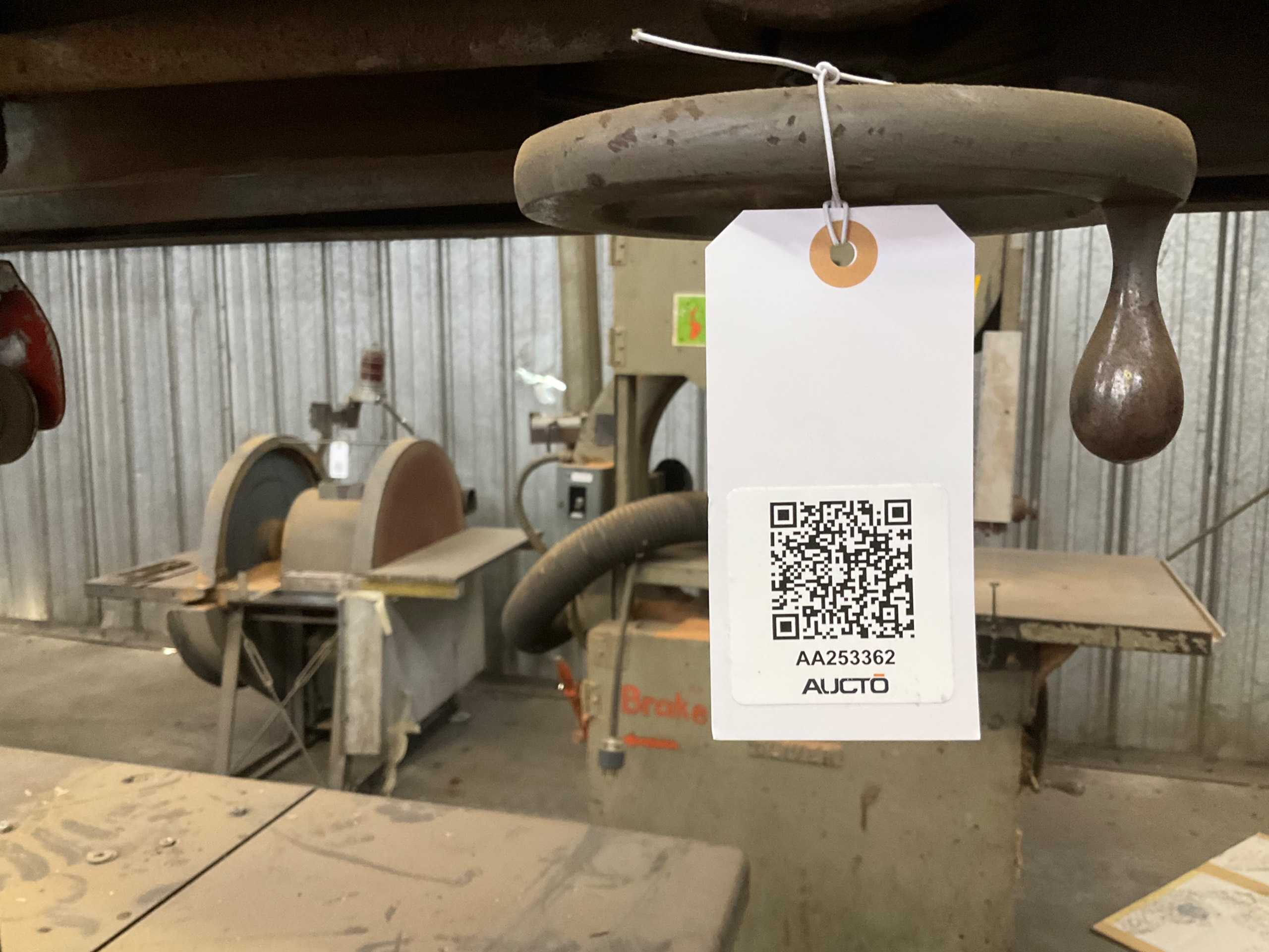 VERTICAL BAND SAW - VERTICAL BAND SAWS