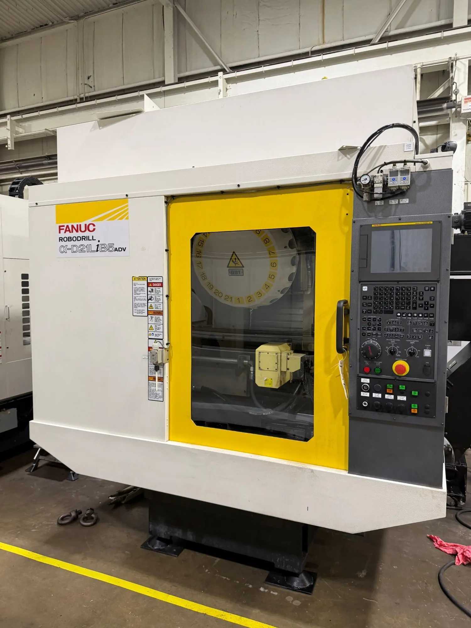 2020 FANUC ROBODRILL ALPHA D21LIB5 ADV VERTICAL MACHINING CENTER, 10,000 RPM, BT30, 21 ATC, 15 HP - VERTICAL MACHINING CENTERS