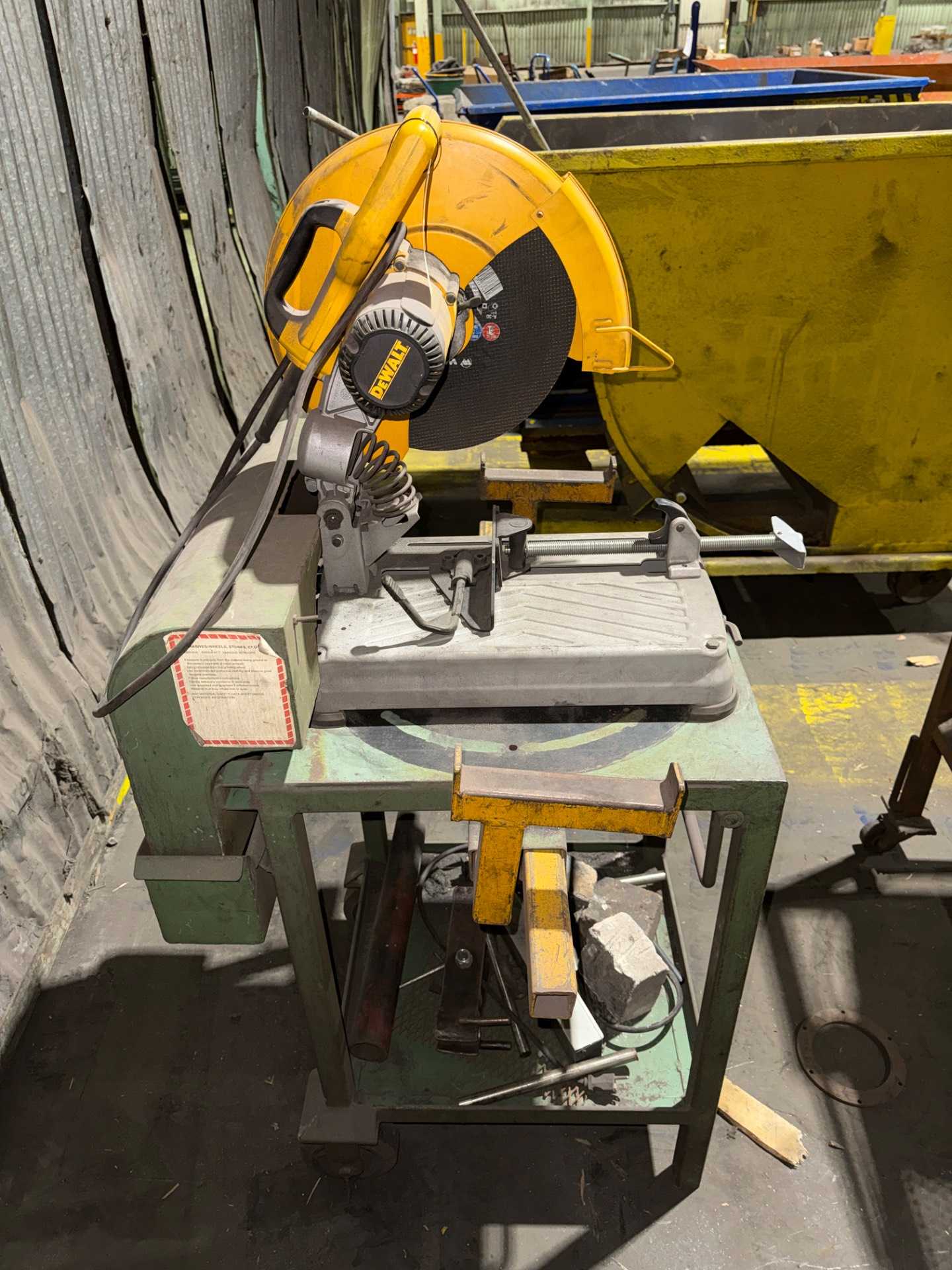 Dewalt D28715 Chop Saw 14-in, 15A, 5.5HP, 4000RPM, 120V - CIRCULAR SAWS