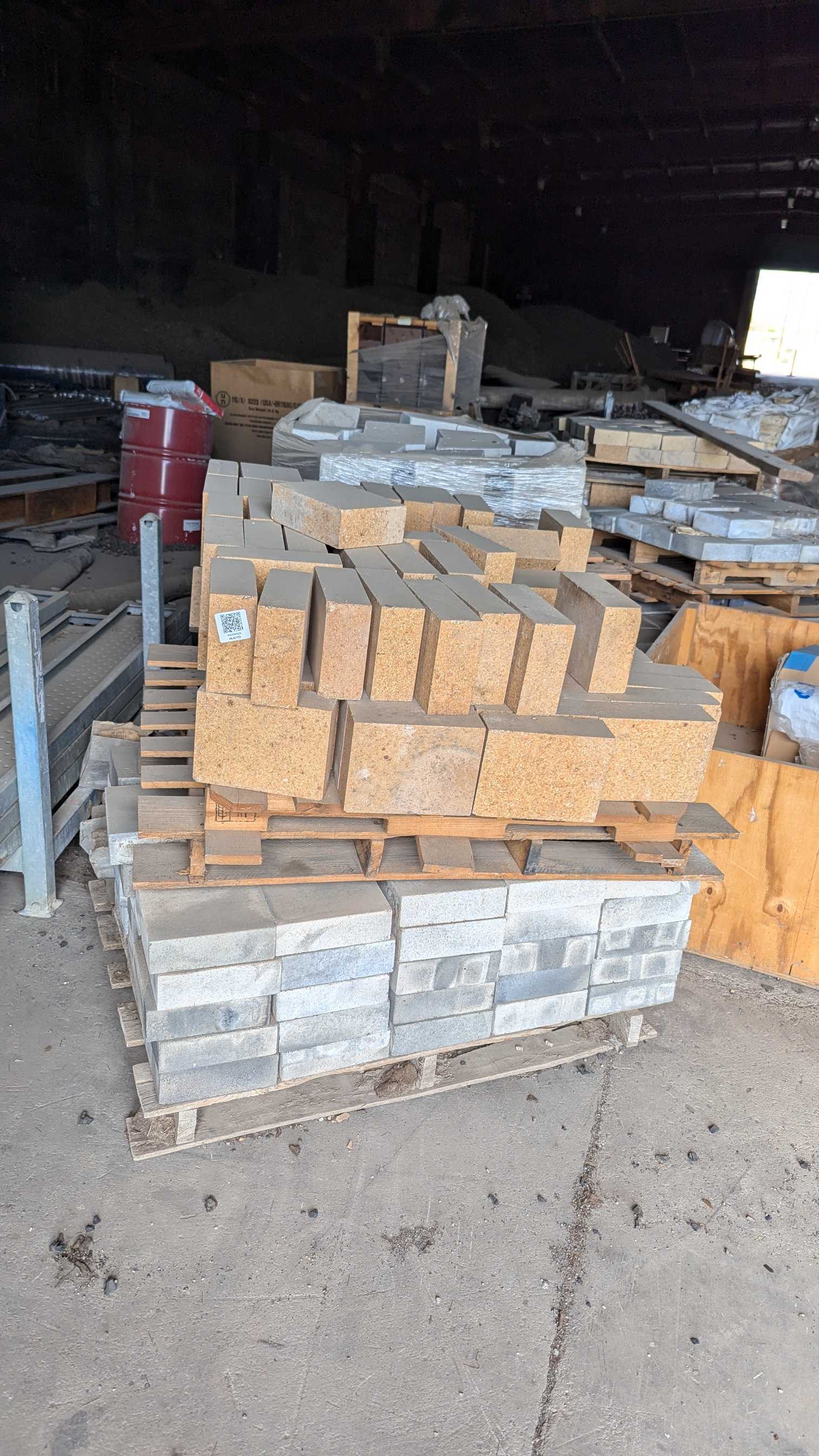 BULK QTY OF REFRACTORY BRICKS - MISCELLANEOUS