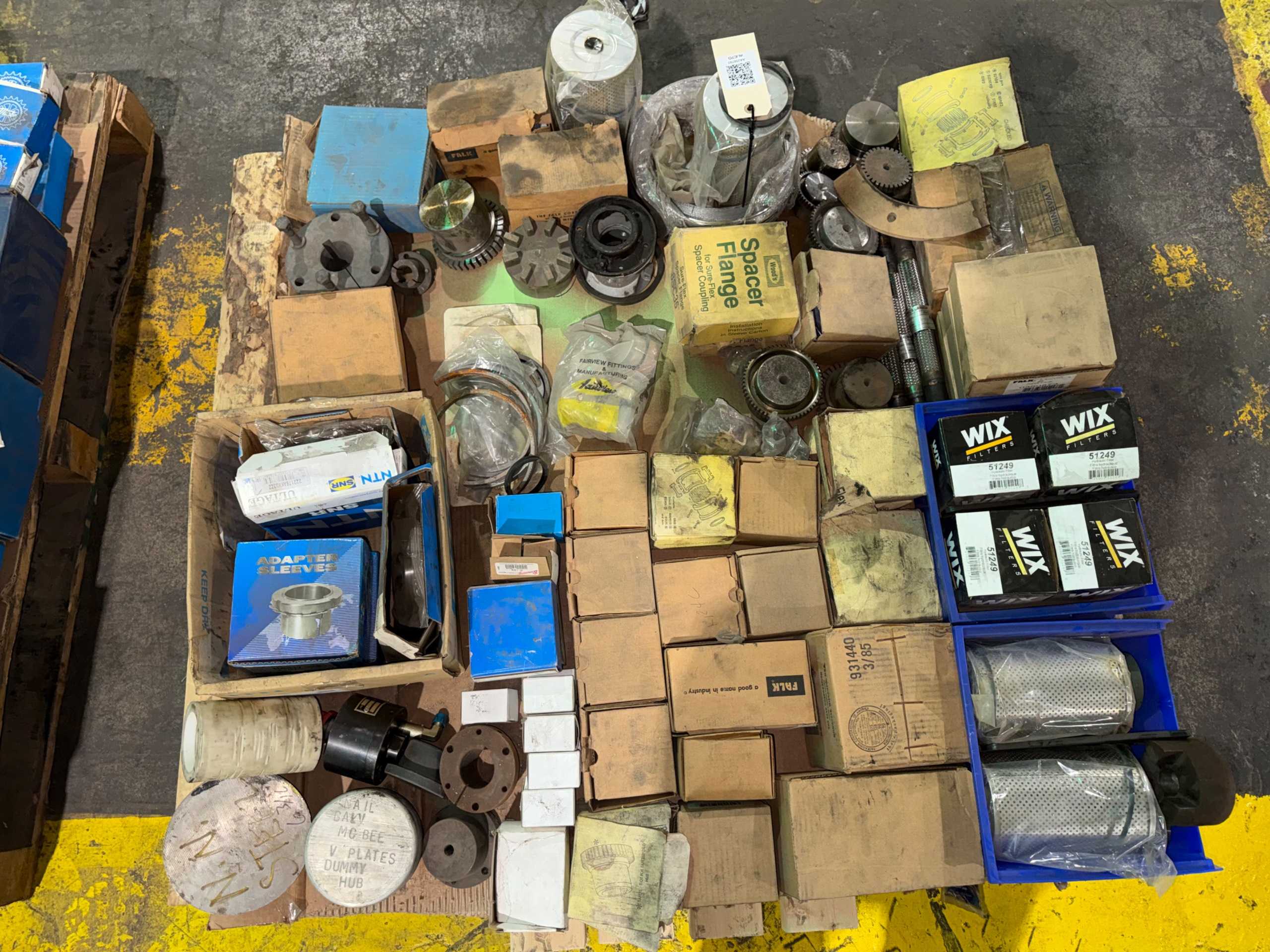 BULK QTY OF COUPLINGS, HUBS & POWER TRANSMISSION PARTS - COUPLINGS, JOINTS, & HUBS