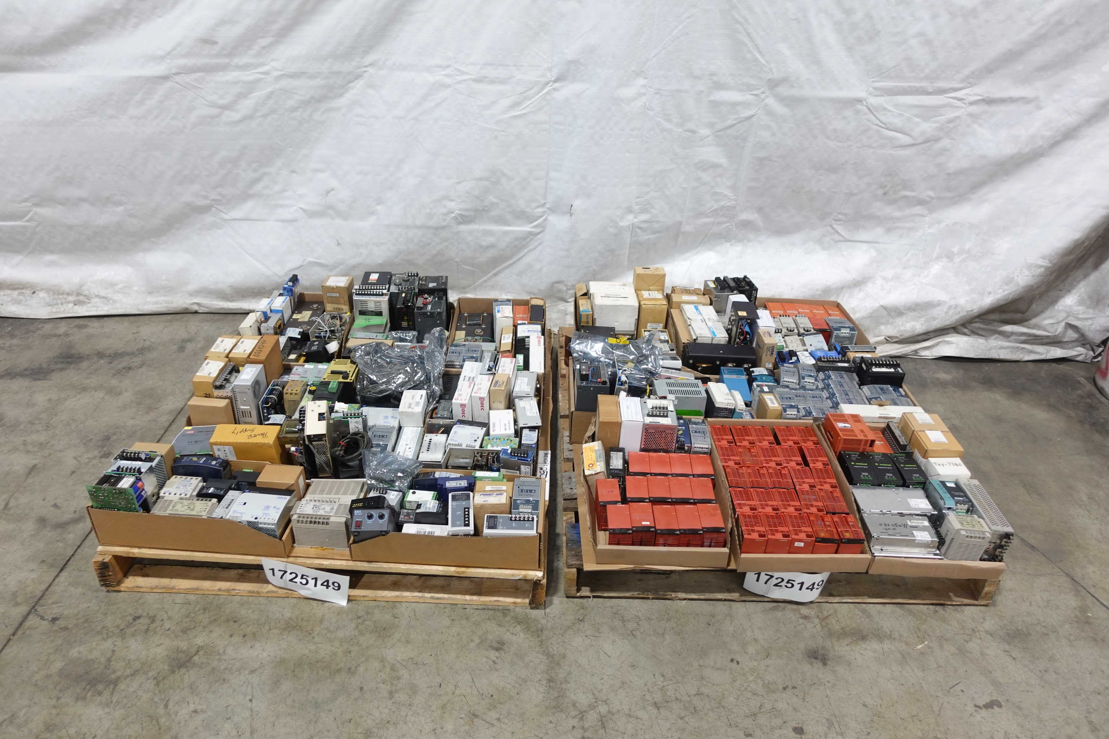 SKU 1725149 - 2 PALLETS OF ASSORTED AC/DC POWER SUPPLIES - POWER SUPPLIES