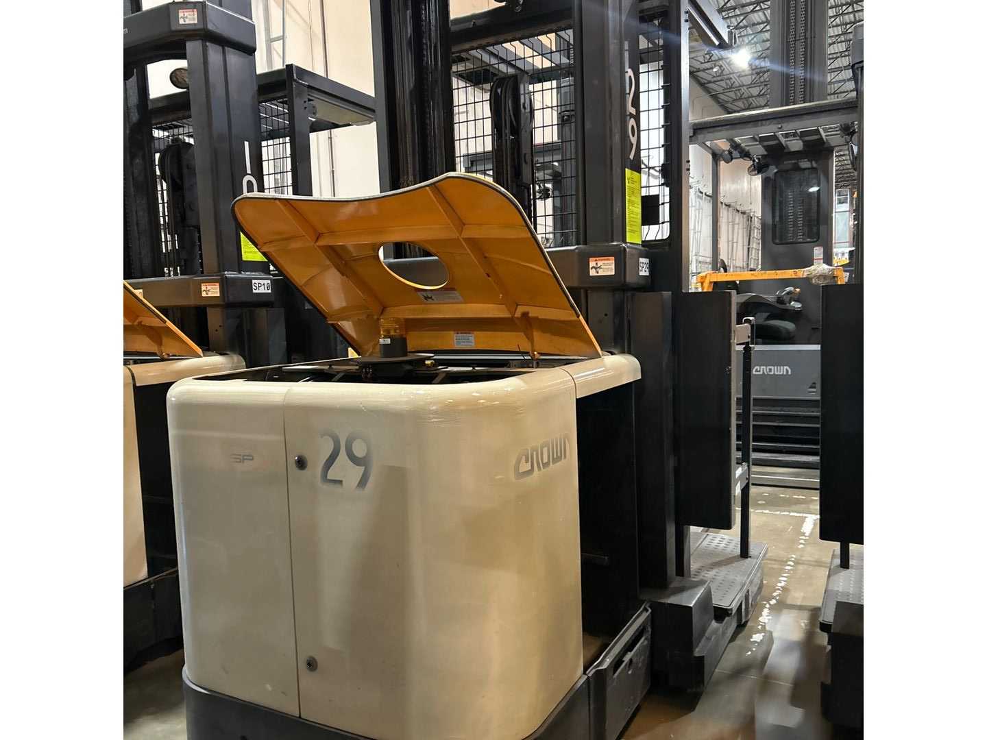 CROWN SP4050-30 ORDER PICKER - ORDER PICKER