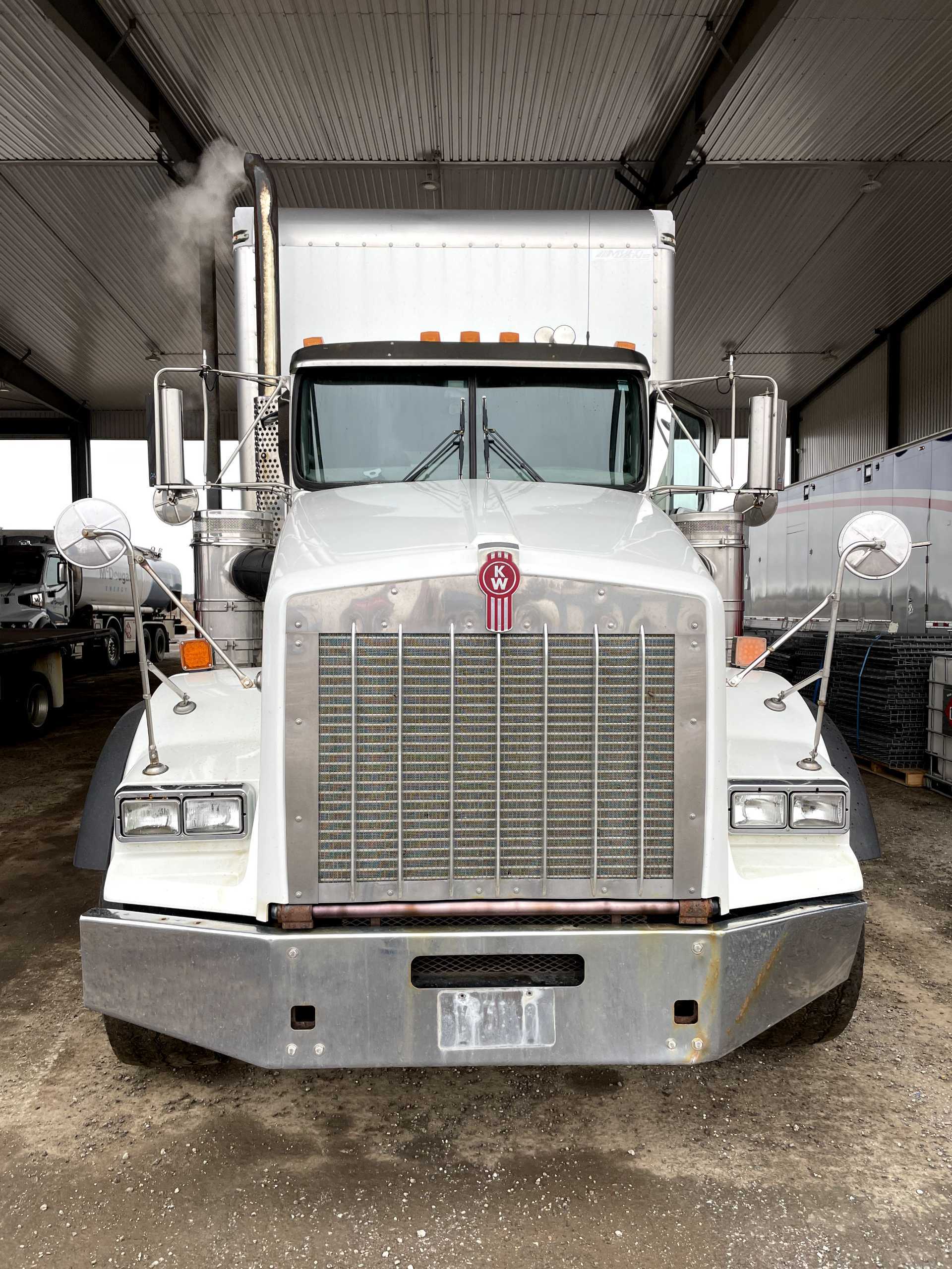 2011 KENWORTH T800 BOX TRUCK - BOX TRUCKS