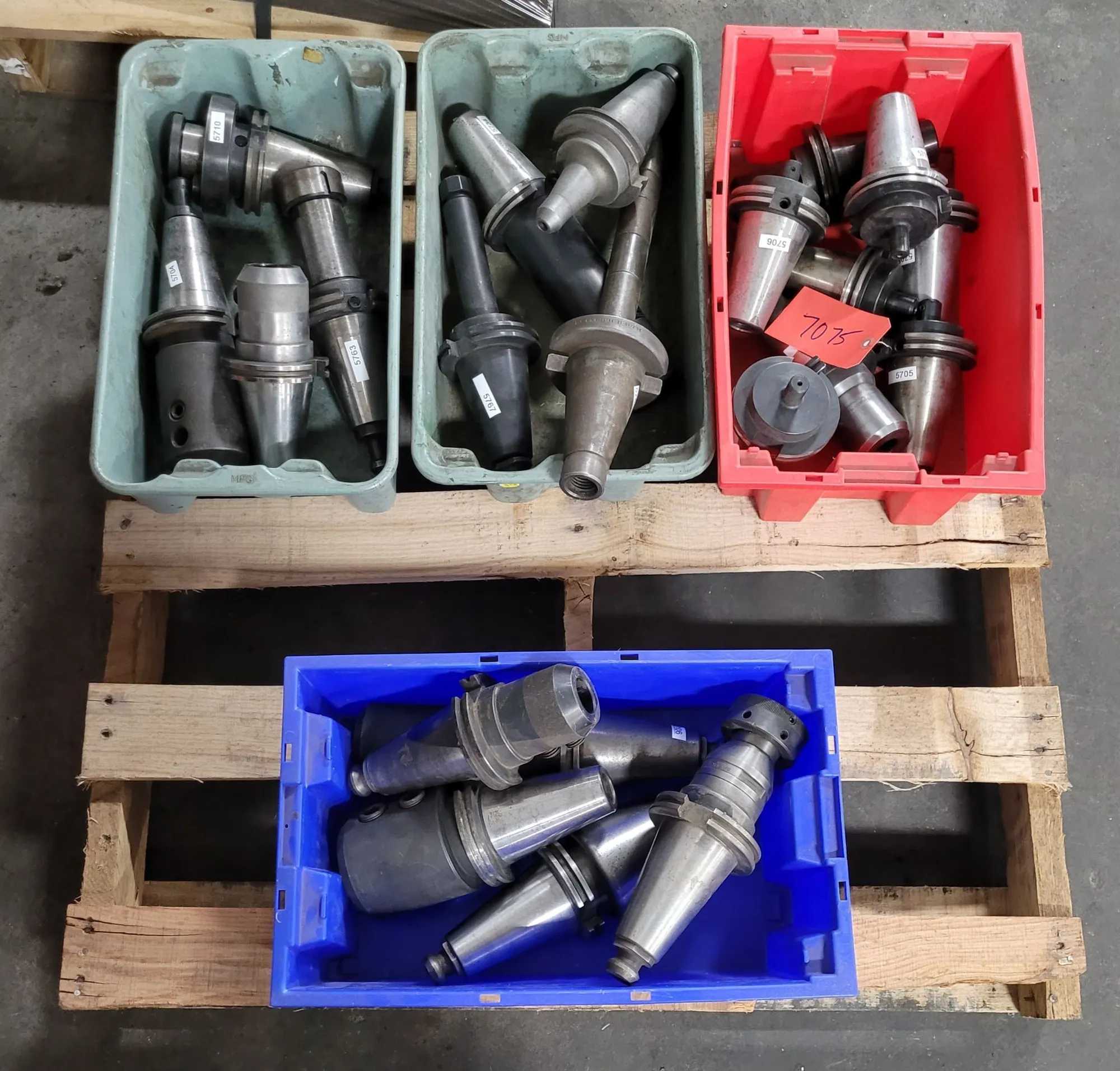 LOT OF 20 CAT 50 TOOL HOLDERS, PARLEC, KENNAMETAL, CARBOLOY, END MILL, COLLET, STUB ARBOR - MACHINING TOOLING & PARTS