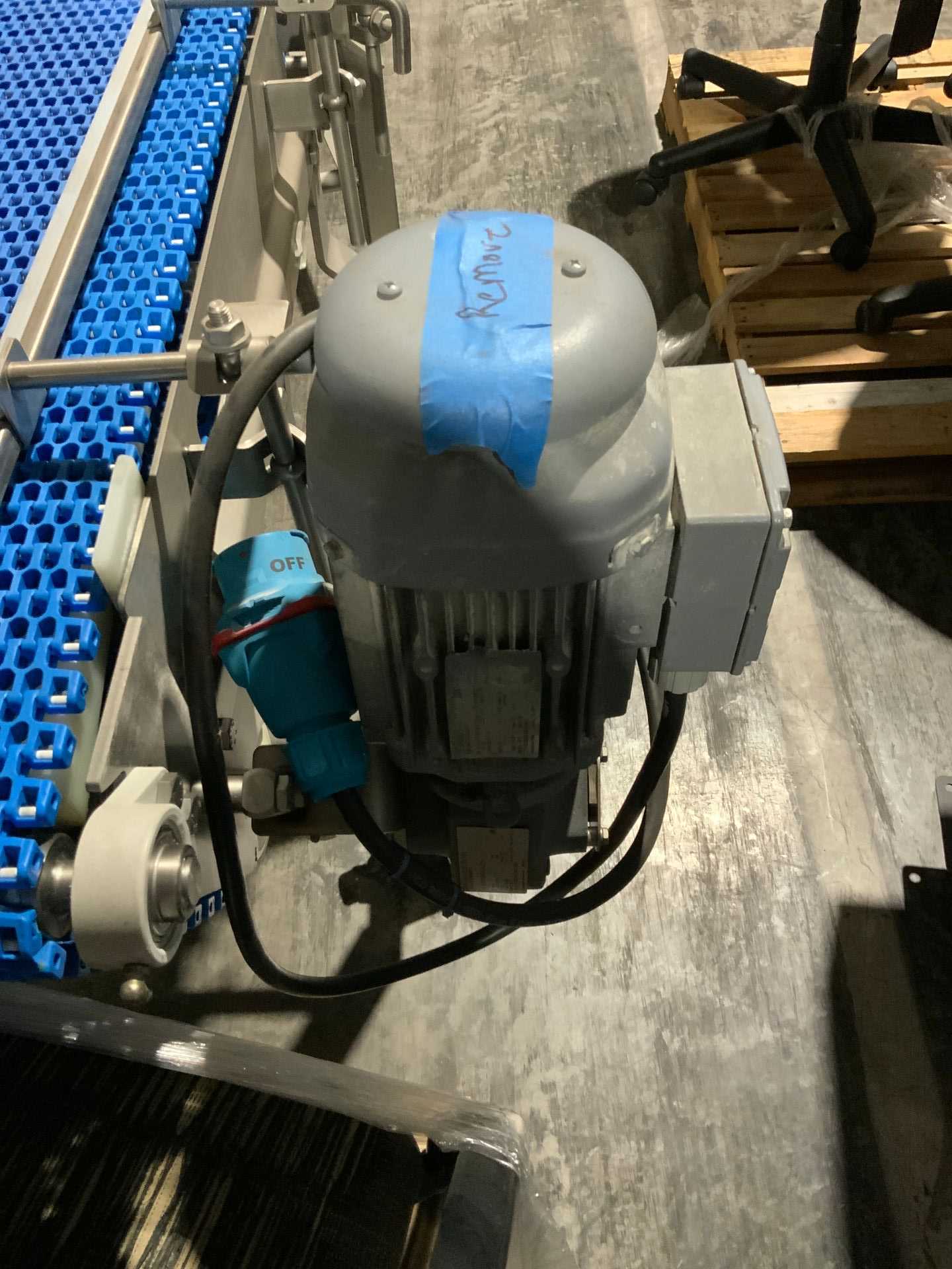 STAINLESS POWERED S CONVEYER - BELT CONVEYOR