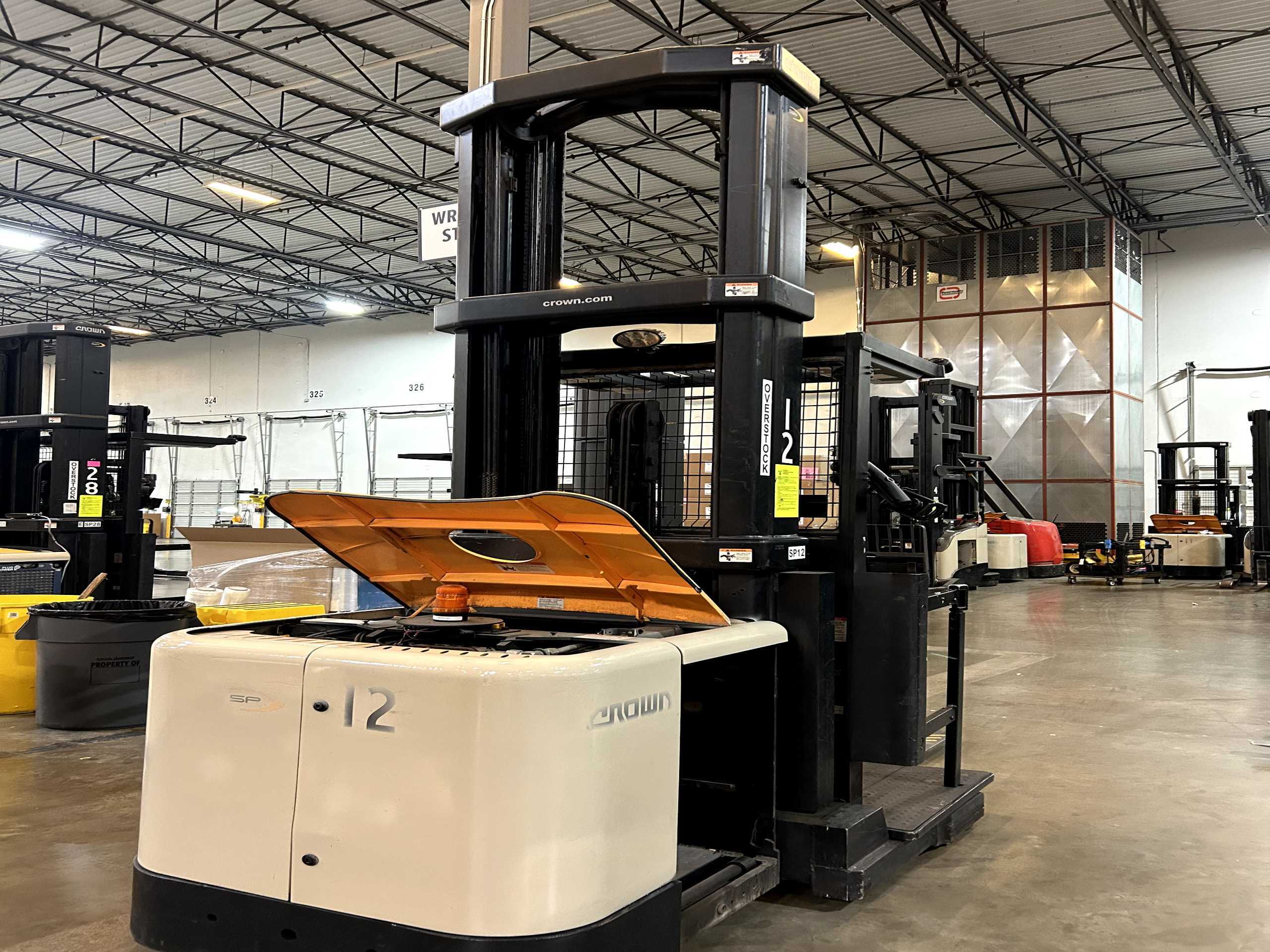 CROWN SP4050-30 ORDER PICKER - ORDER PICKER