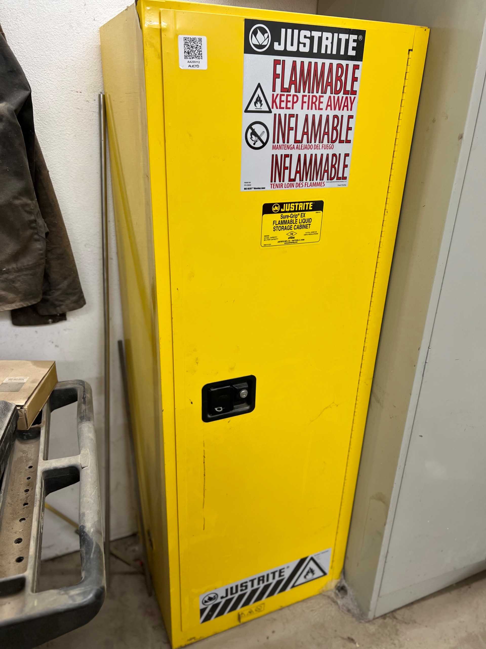 JUSTRITE 892200 FLAMMABLE LIQUID STORAGE CABINET - FLAME PROOF STORAGE CABINET