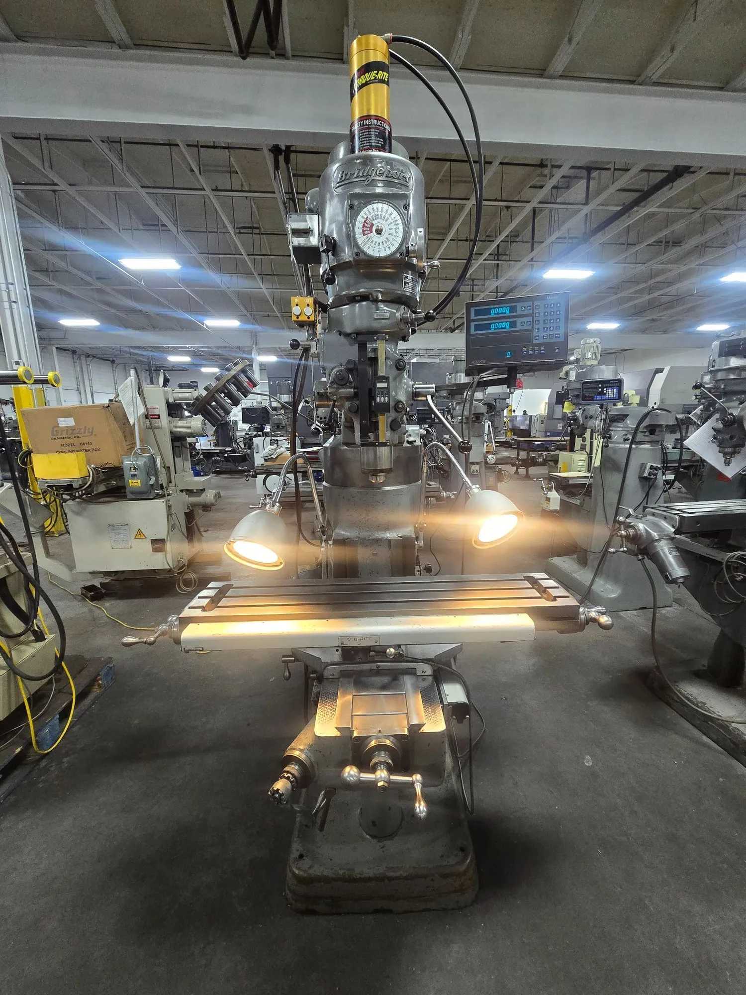 1986 BRIDGEPORT SERIES 1 VERTICAL MILL, 1.5HP, R-8 SPINDLE, 42X9" TABLE, 31"X/12"Y/16"Z TRAVEL. - VERTICAL MILLING MACHINES