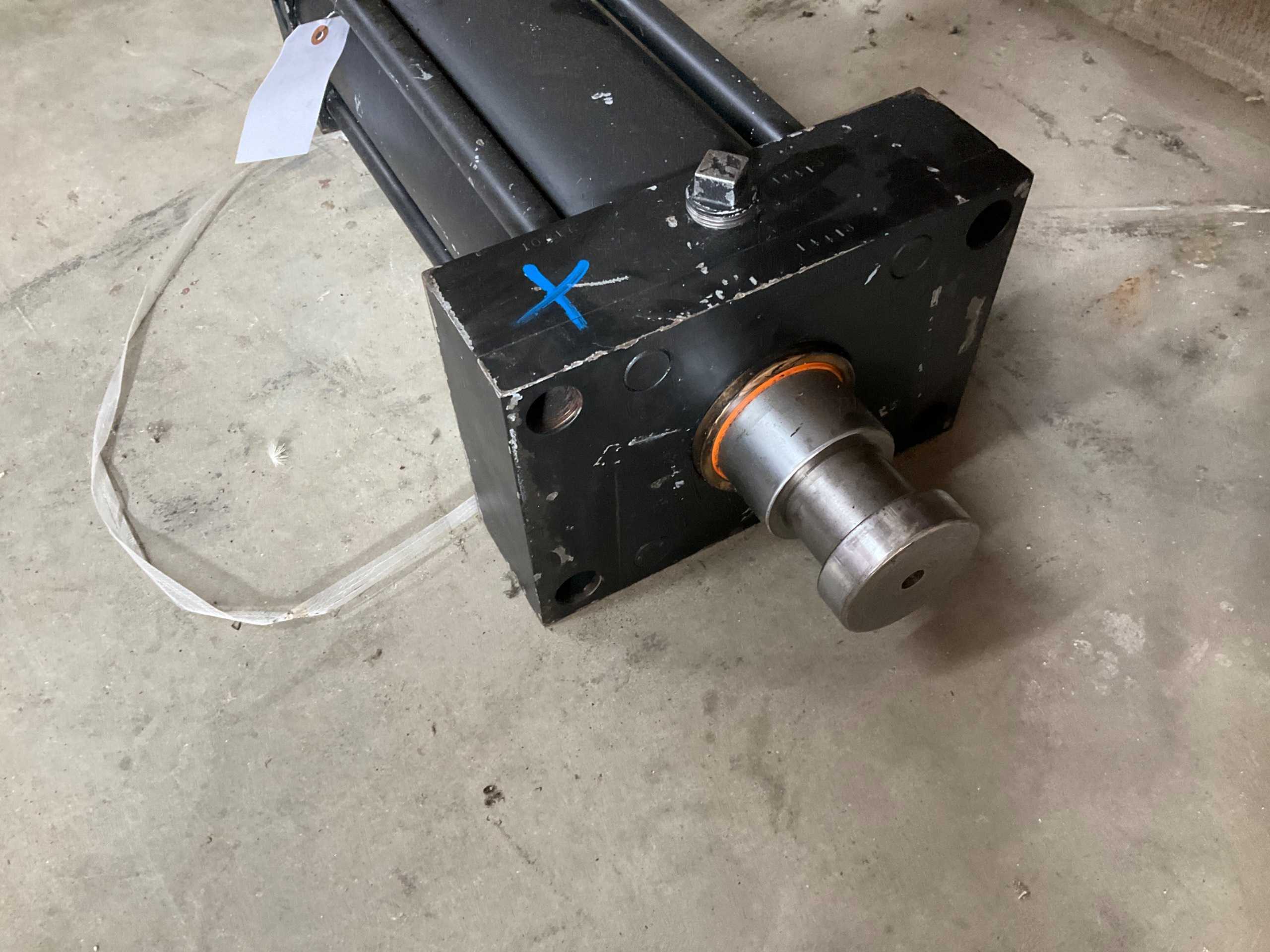 QTY 3: HYDRAULIC CYLINDER - HYDRAULIC CYLINDERS
