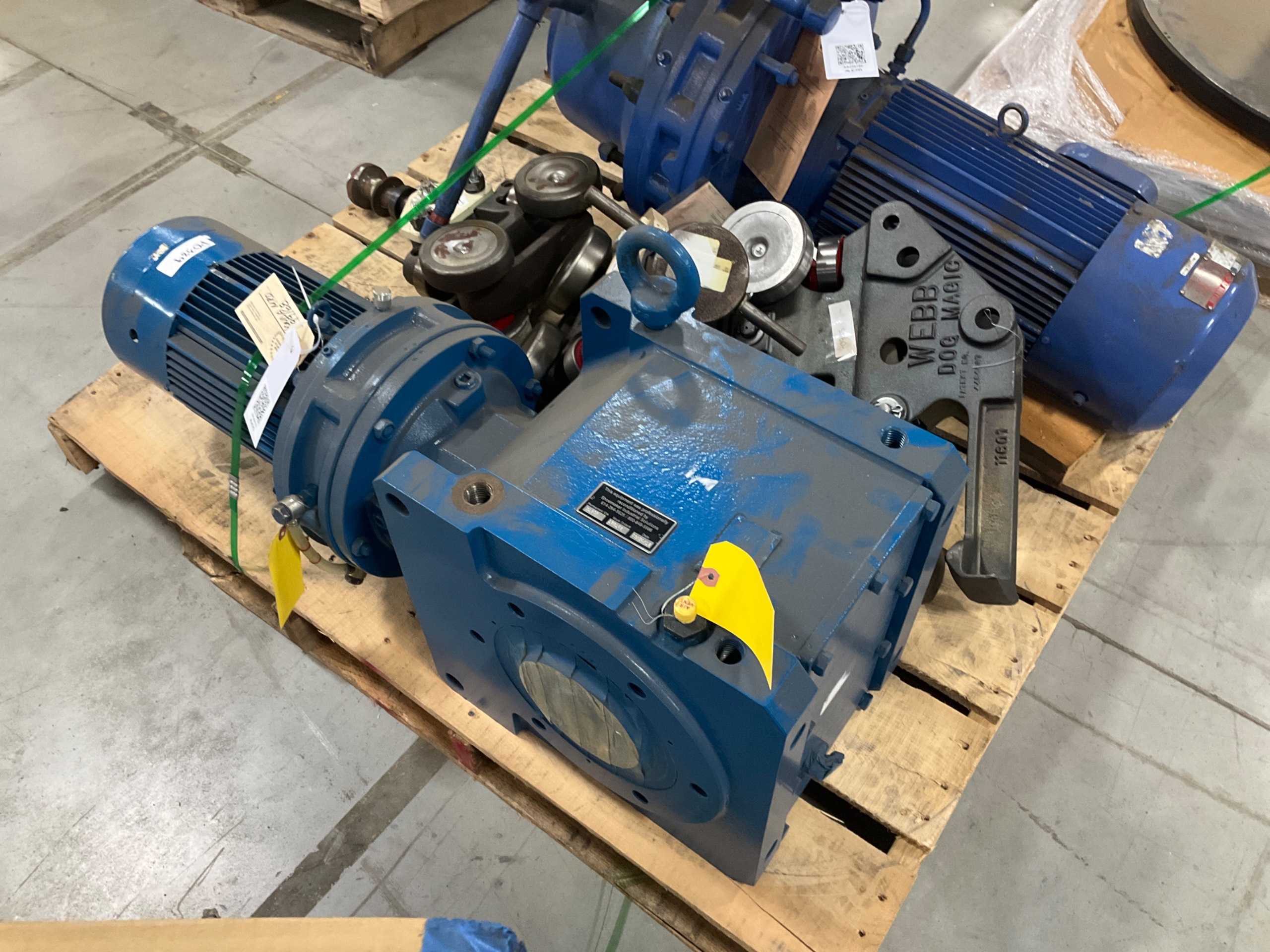 SUMITOMO MOTOR & GEARBOX ASSEMBLY - MOTOR & GEARBOX ASSEMBLY