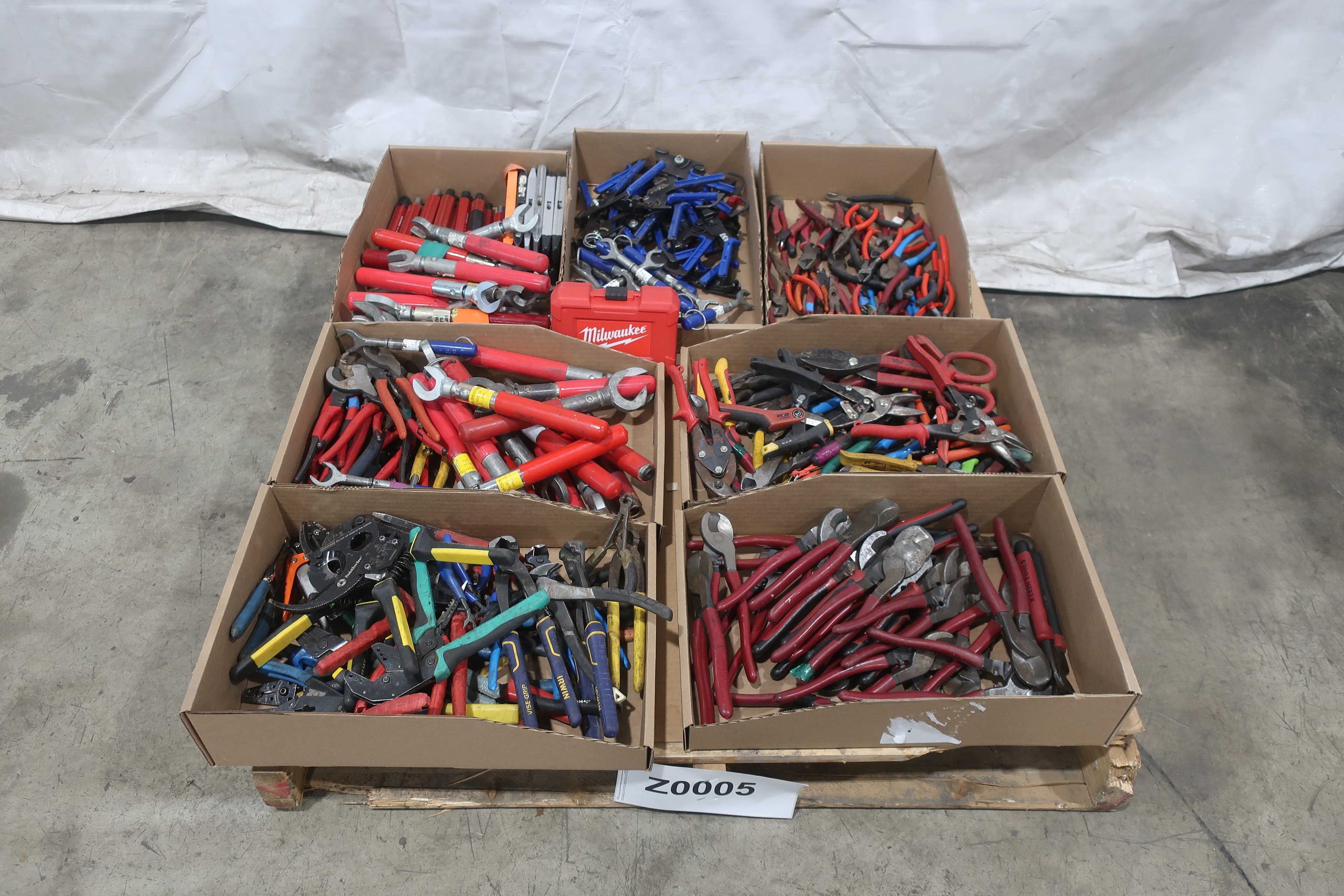 PALLET OF ASSORTED HAND TOOLS - TOOLS