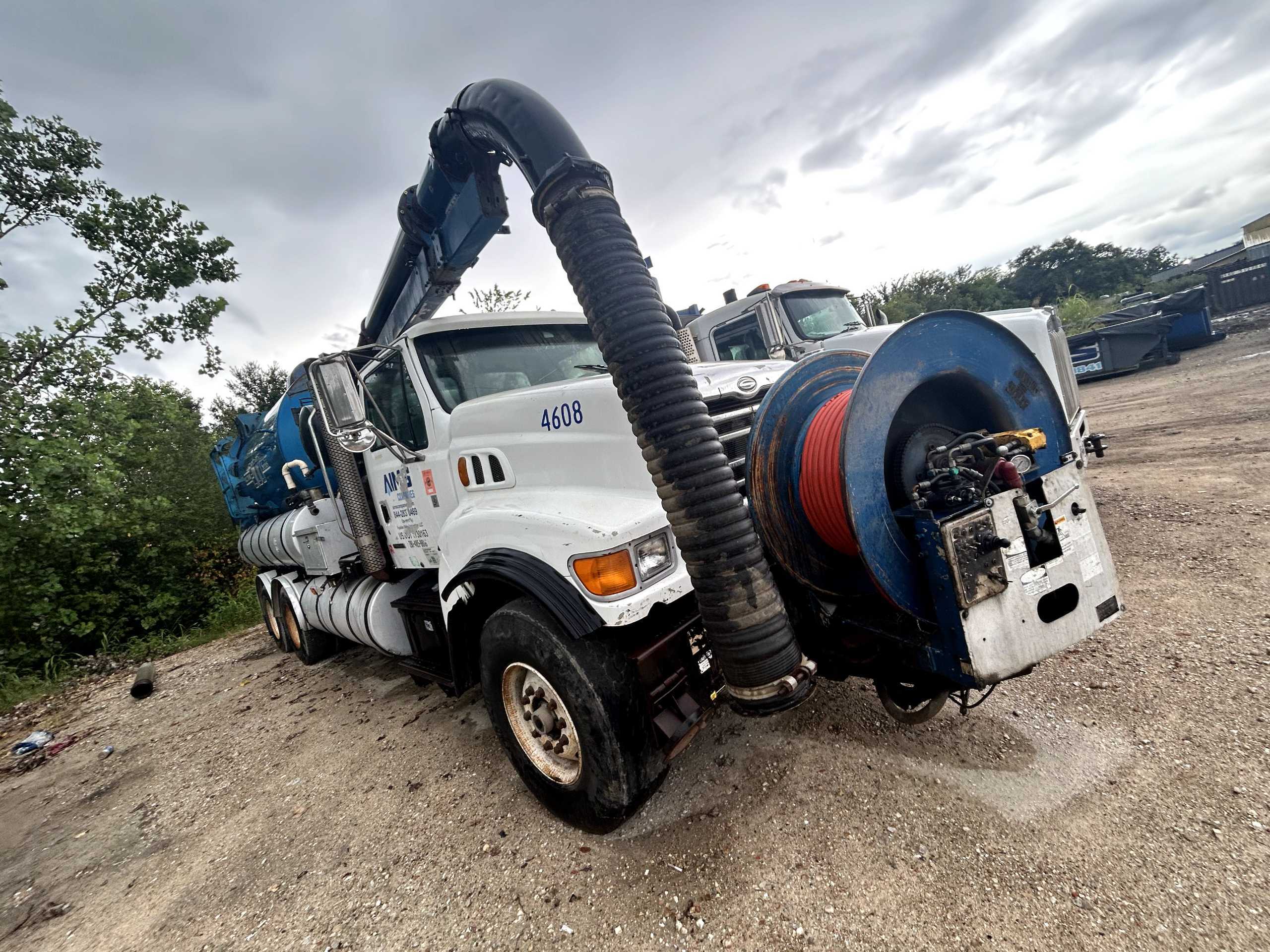 2004 STERLING L9500 SERIES COMBO VACUUM & BLOWER TRUCK - VACUUM TRUCKS