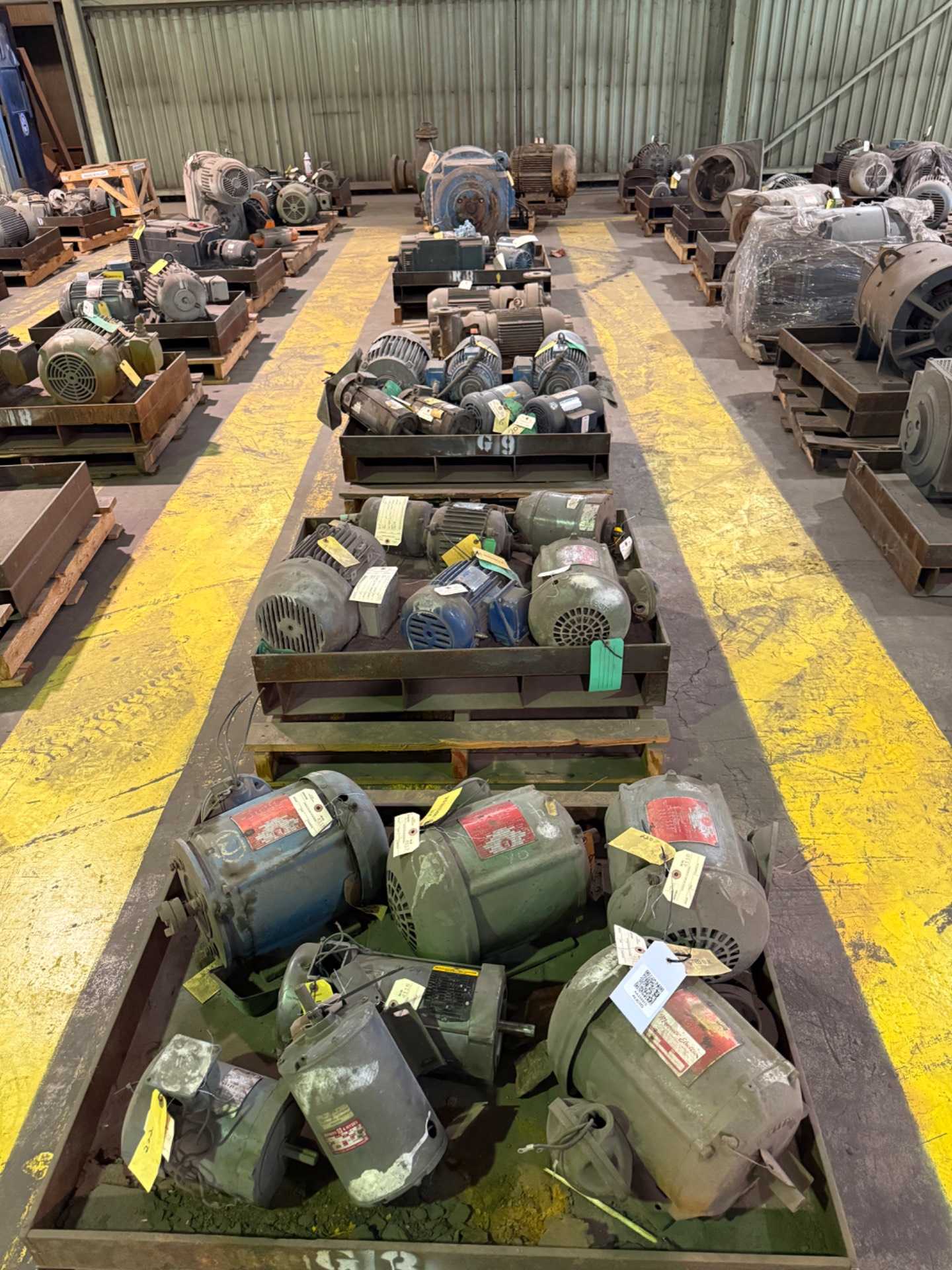 BULK QTY OF ELECTRIC MOTORS - INDUSTRIAL PARTS