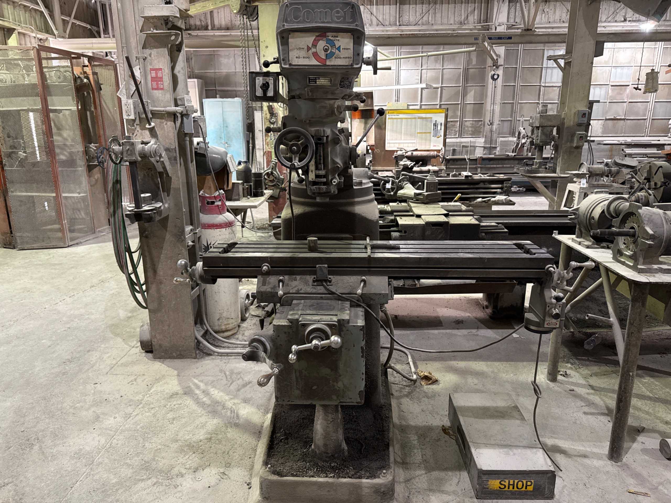 1984 COMET 3KV VERTICAL MILLING MACHINE - VERTICAL MILLING MACHINES