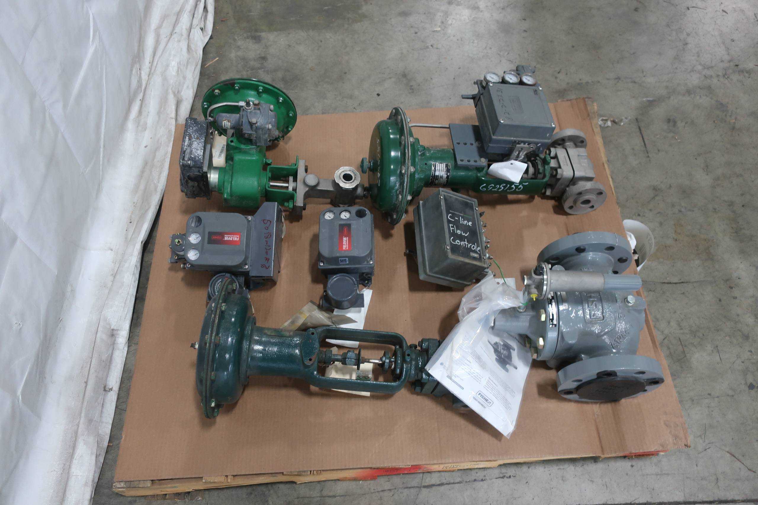 SKU 1034937 - PALLET OF ASSORTED FISHER VALVES AND POSITIONERS - VALVE POSITIONERS & INDICATORS