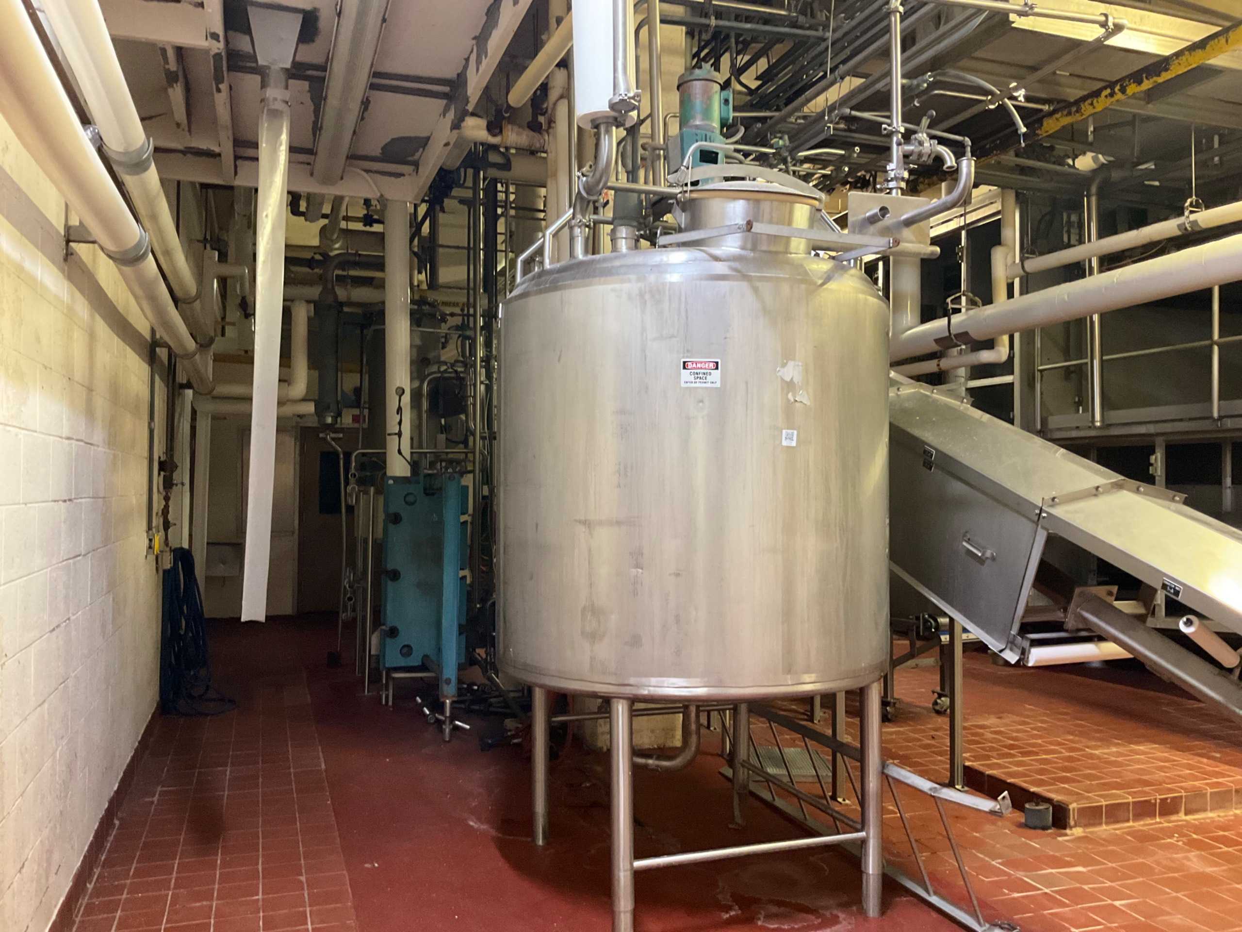 MIXER TANK 600 GALLON MIXER TANK 600 GALLON