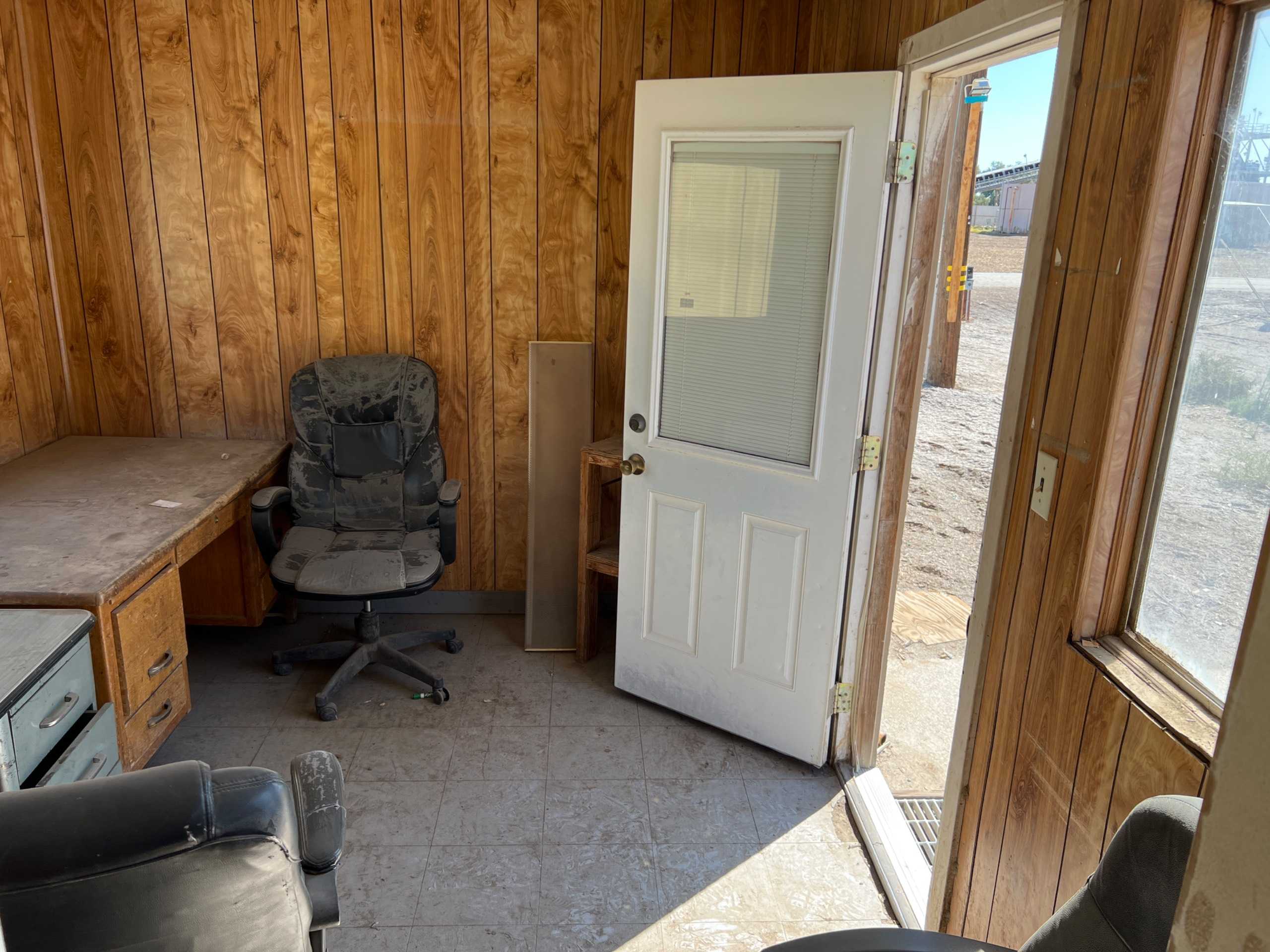OFFICE TRAILER WITH CONTENTS - MISCELLANEOUS