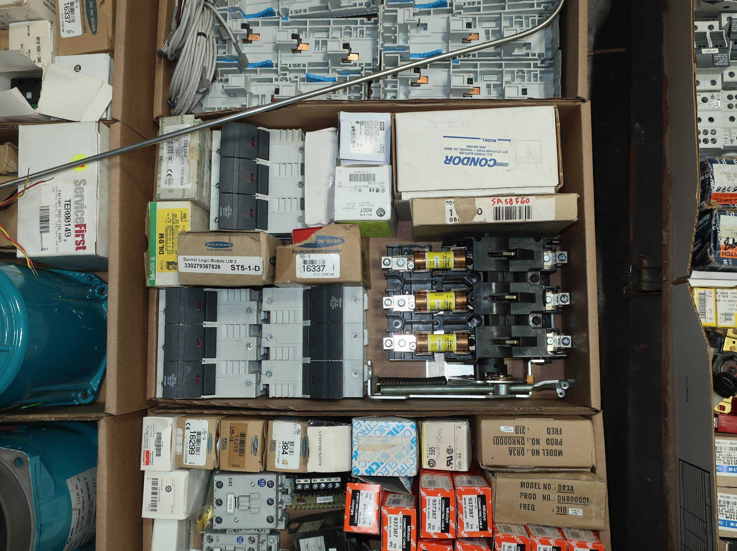 SKU 1760395 - 4 PALLETS OF ASSORTED ELECTRICAL COMPONENTS For Sale | Aucto