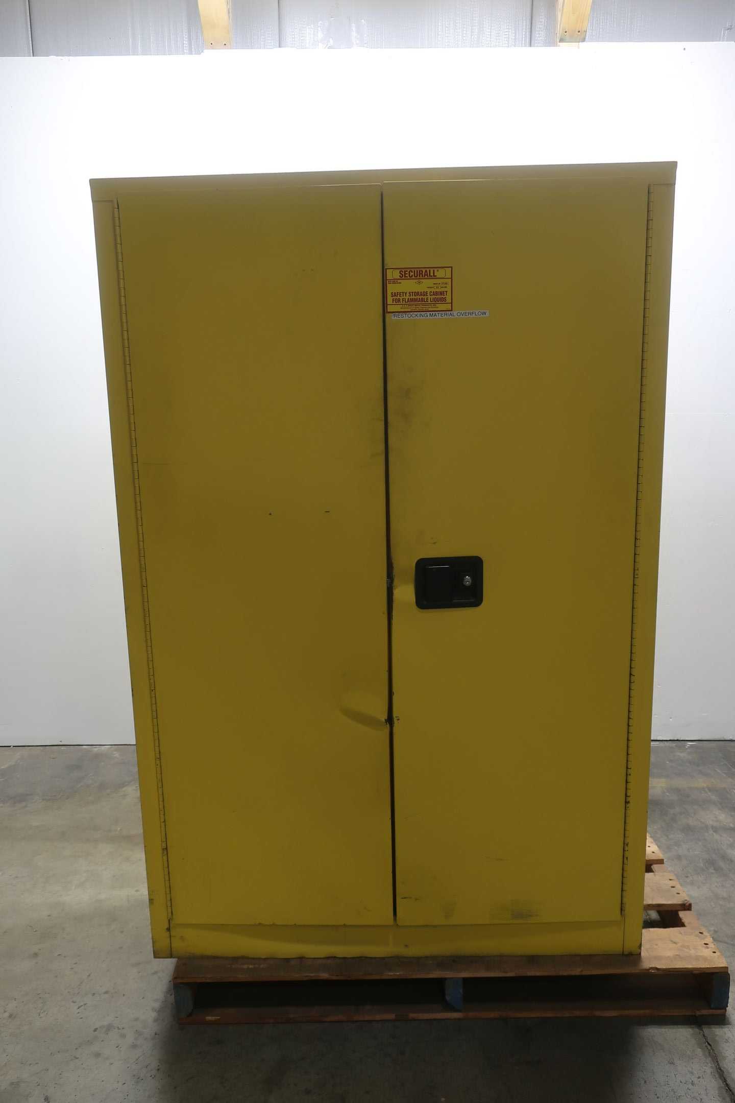 SECURALL SAFETY STORAGE CABINET FOR FLAMMABLE LIQUID - SAFETY EQUIPMENT