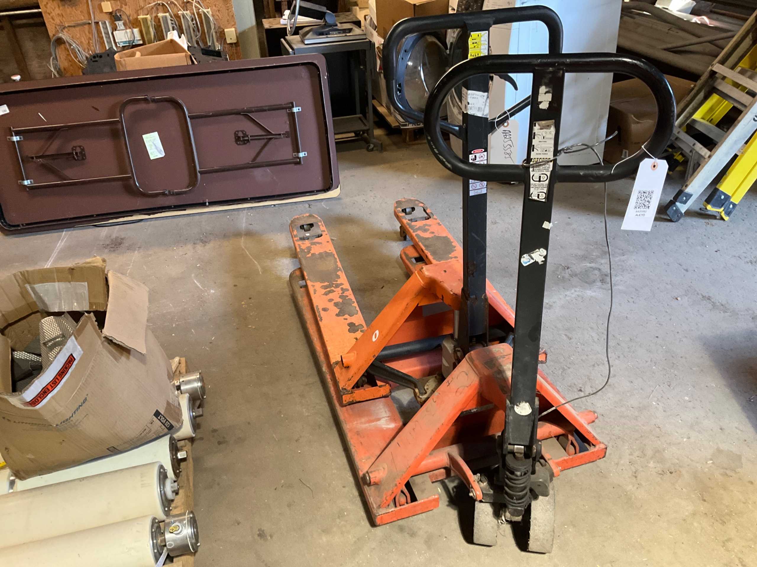 QTY 5: MANUAL PALLET JACK QTY 5: MANUAL PALLET JACK