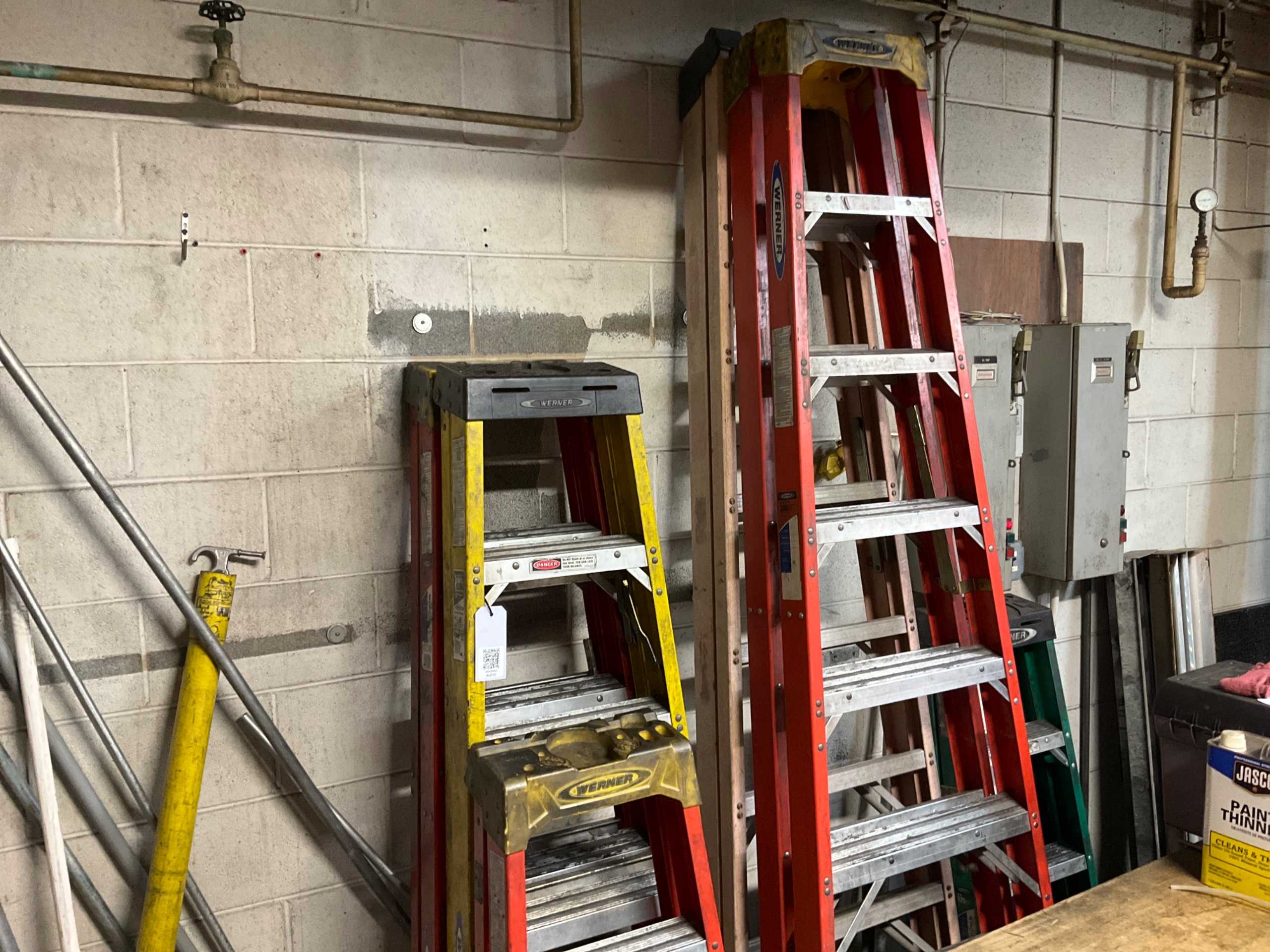 QTY 7: WERNER LADDERS - LADDERS