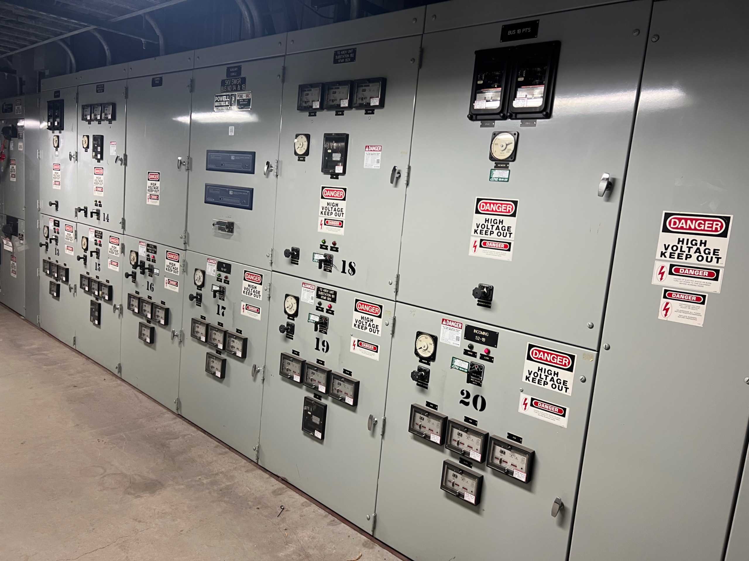 BULK QTY OF POWELL SWITCHGEAR - SWITCHGEAR