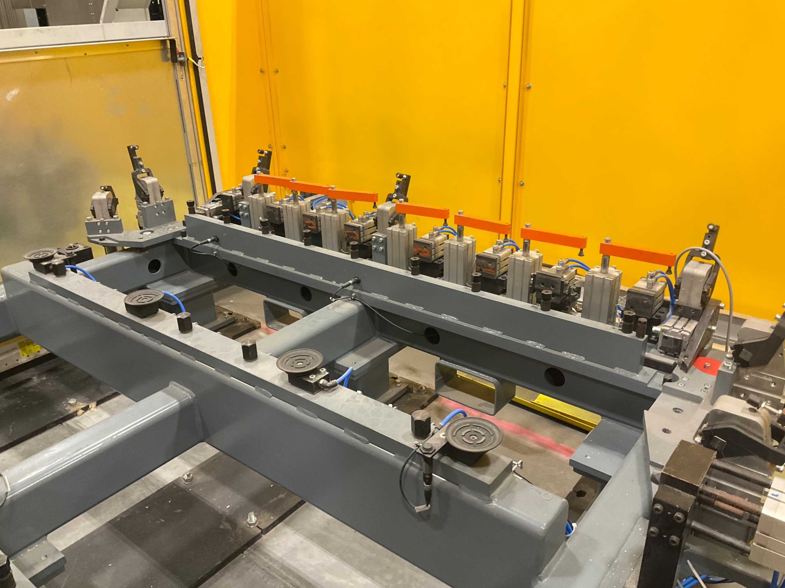 ROBOTIC CLAMPING FIXTURE TABLE - ROBOT PARTS