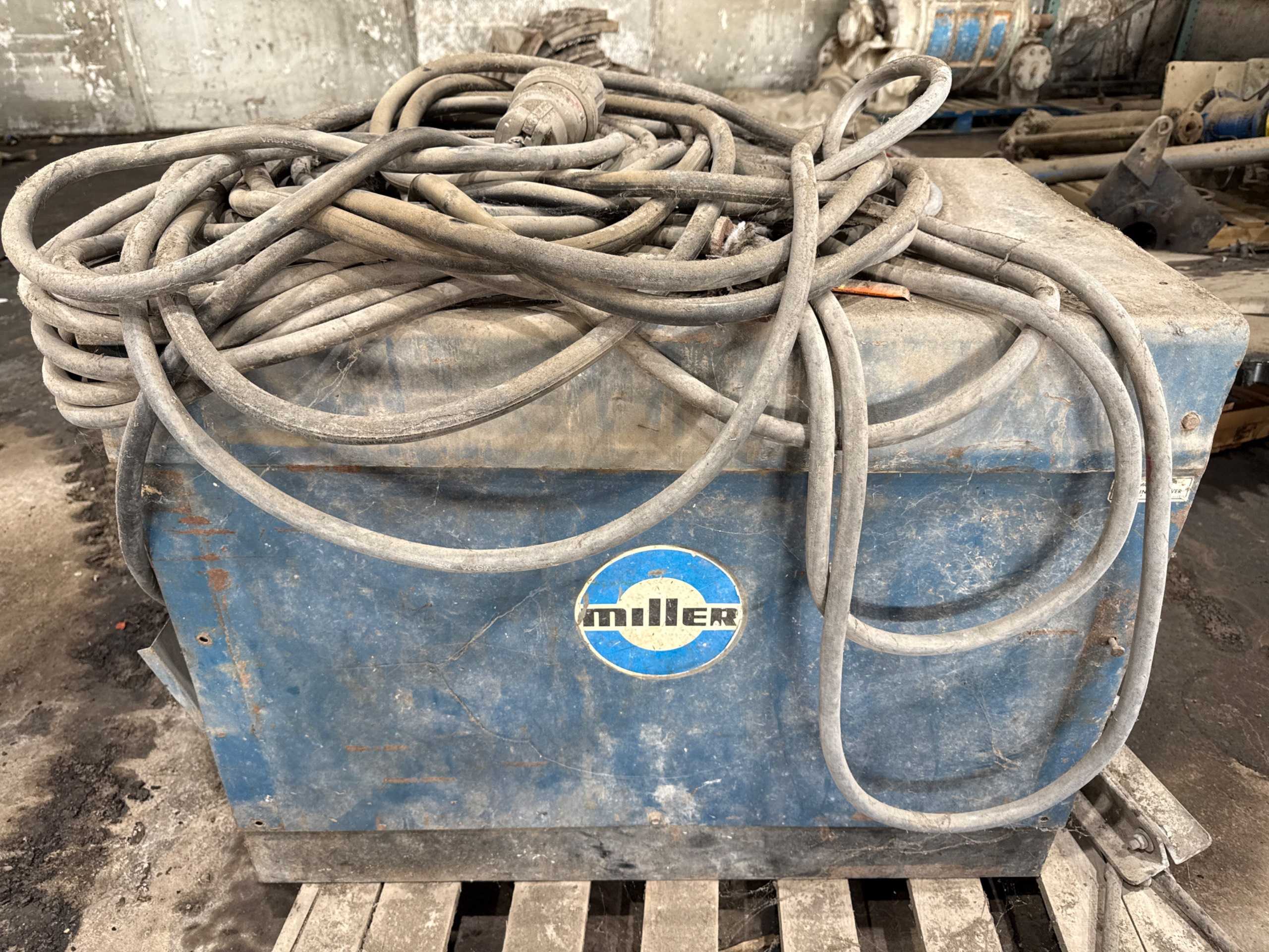 MILLER GOLD STAR 400SS WELDER POWER SOURCE - WELDING EQUIPMENT