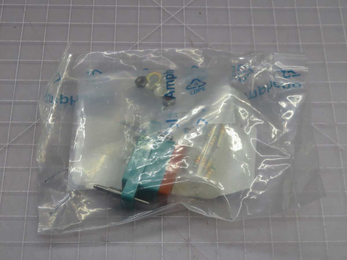 LOT OF 22 AMPHENOL 272-0103-001-000 SO-1049-8772 RELAY SOCKET - PLUG-IN RELAY