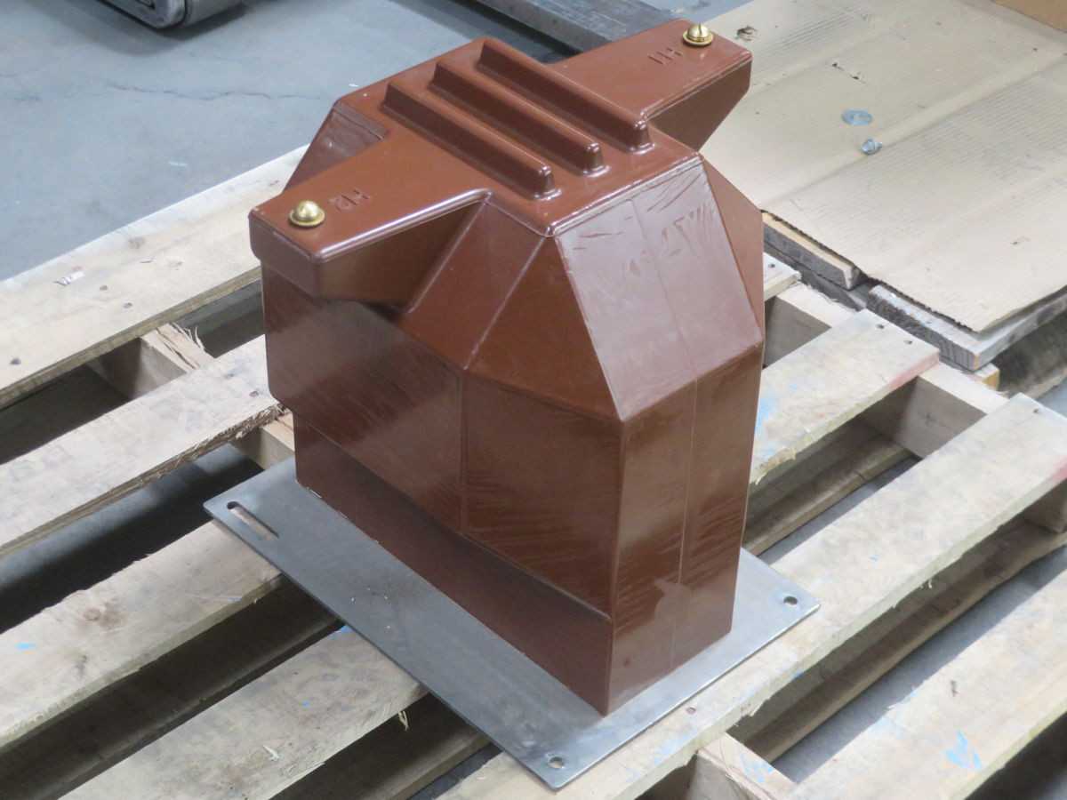 AMRAN V36.7-2-2762 TRANSFORMER, 27600V PRIMARY V, 27600/115V RATIO, 0.3 WXMYZ/1.2ZZ ACCURACY - POWER TRANSFORMERS