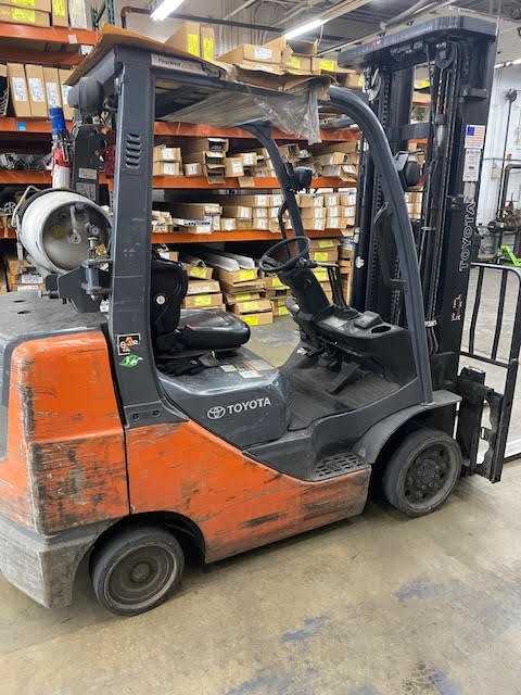 2009 TOYOTA 8FGCU30 FORKLIFT, 5020 LB CAP, 4Y-ECS ENGINE, 3-STAGE MAST, 198IN LIFT - SIT-DOWN FORKLIFTS