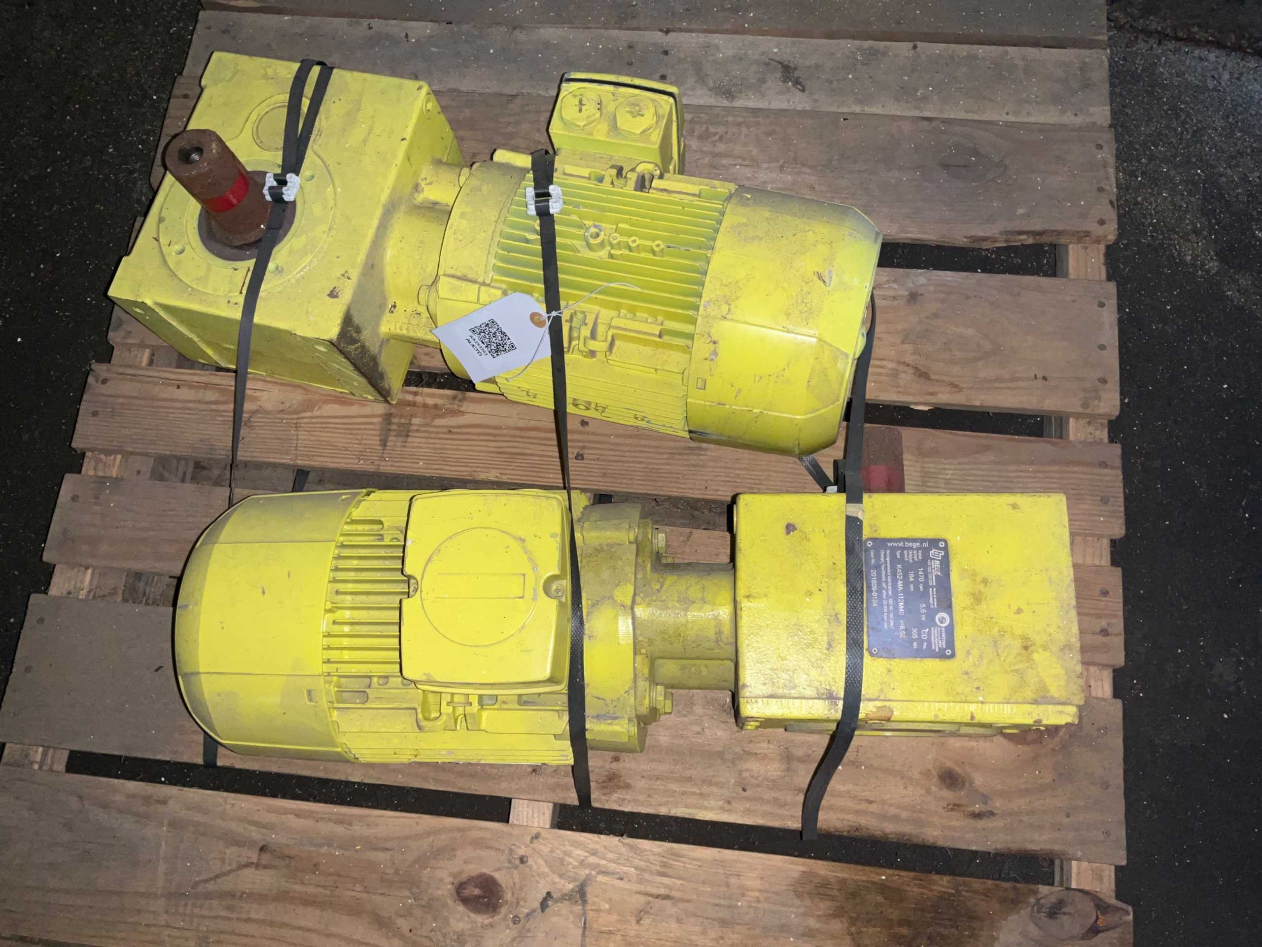 QTY 2: BEGE K452-MA-112M40 MOTORS - GEARMOTOR