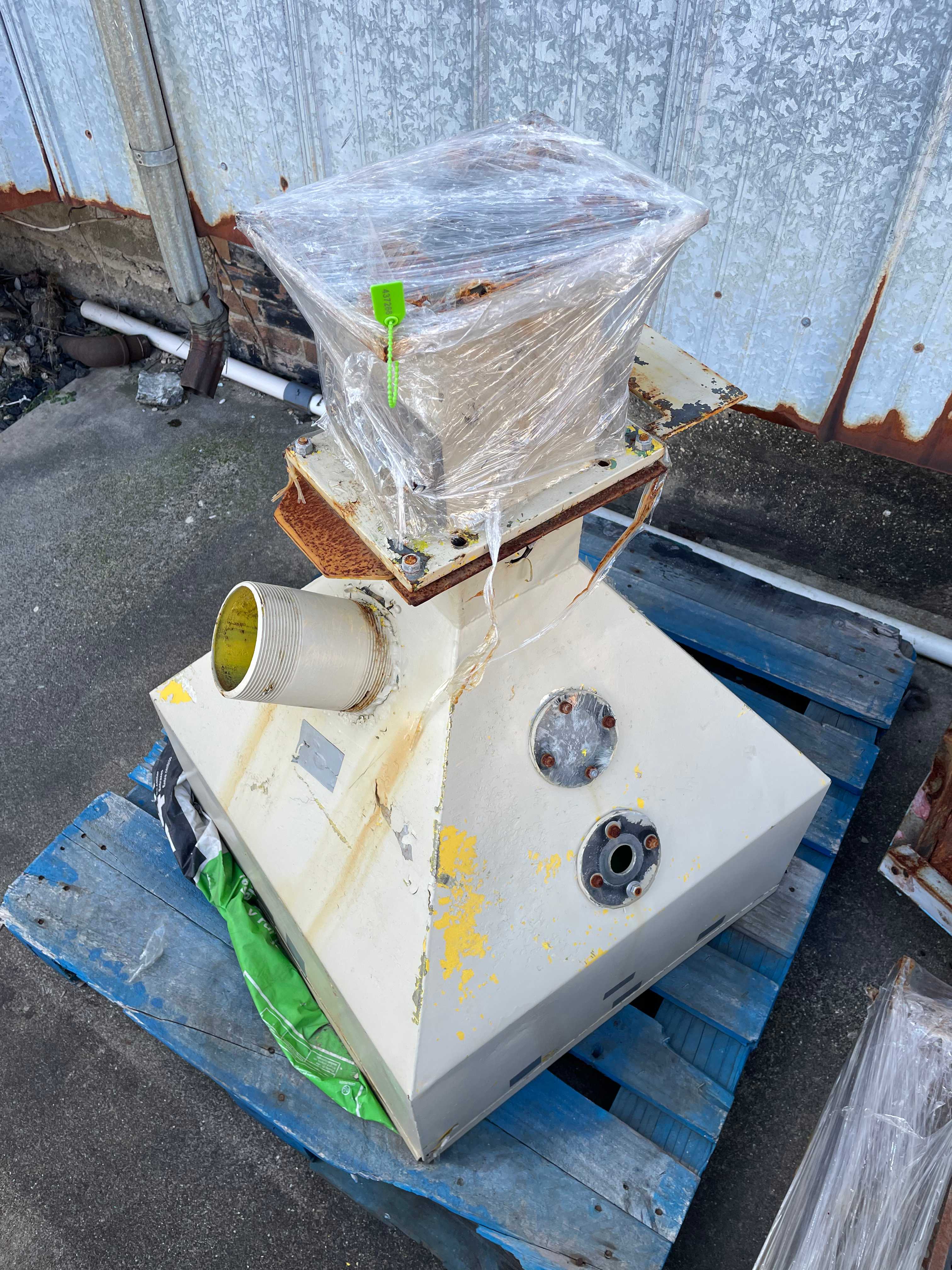 BULK QTY OF VOLUMETRIC FEEDERS - VOLUMETRIC FEEDER