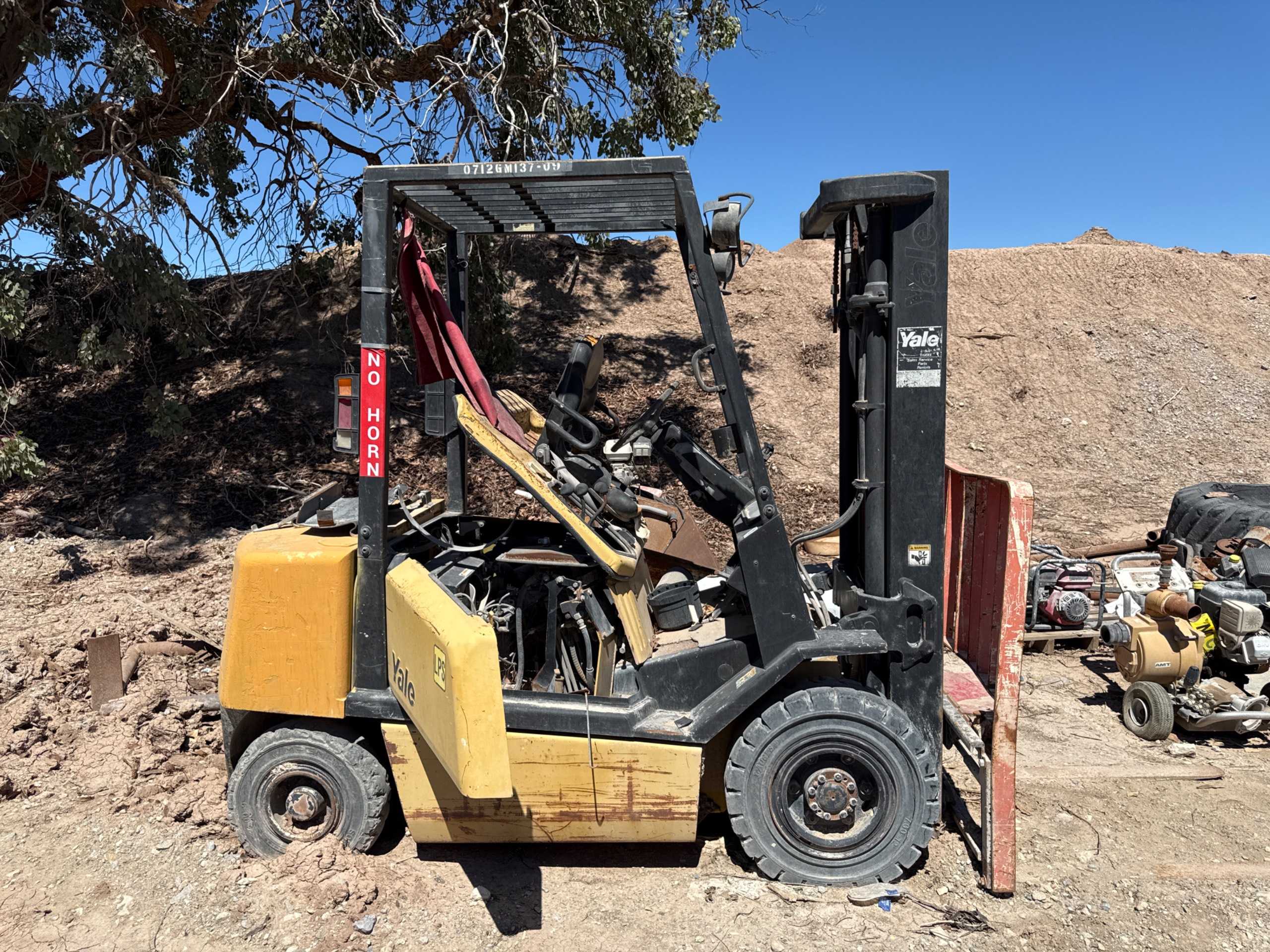 YALE SIT-DOWN FORKLIFT - SIT-DOWN FORKLIFT