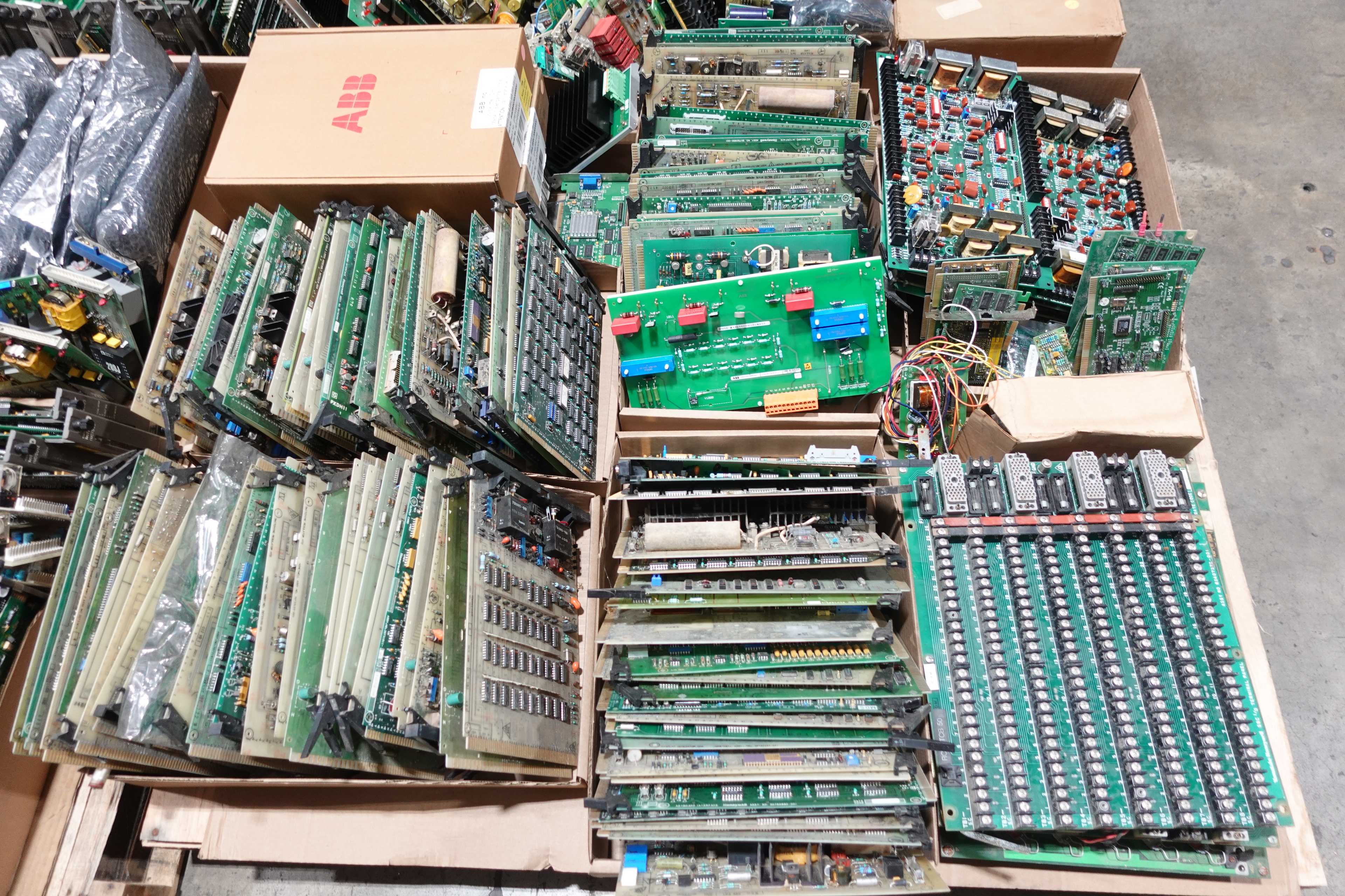 4 PALLETS OF ASSORTED PCB CIRCUIT BOARDS - PCB CIRCUIT BOARDS